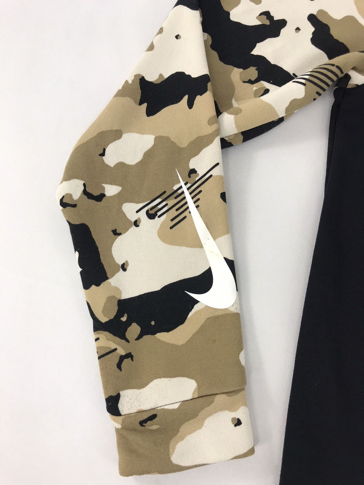 Nike Vtg Nike Dri-fit Brown Camo Style Zipper Hoodies Fashion Size US S / EU 44-46 / 1 - 5 Thumbnail