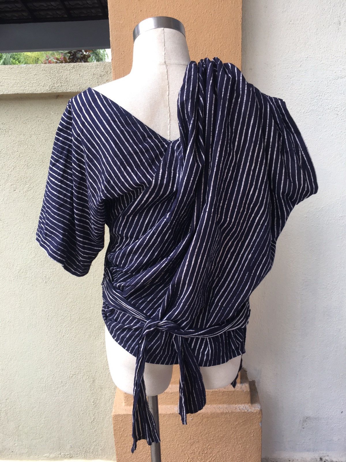 Issey Miyake vintage 80s issey miyake assymetrical indigo top Size US M / EU 48-50 / 2 - 5 Thumbnail