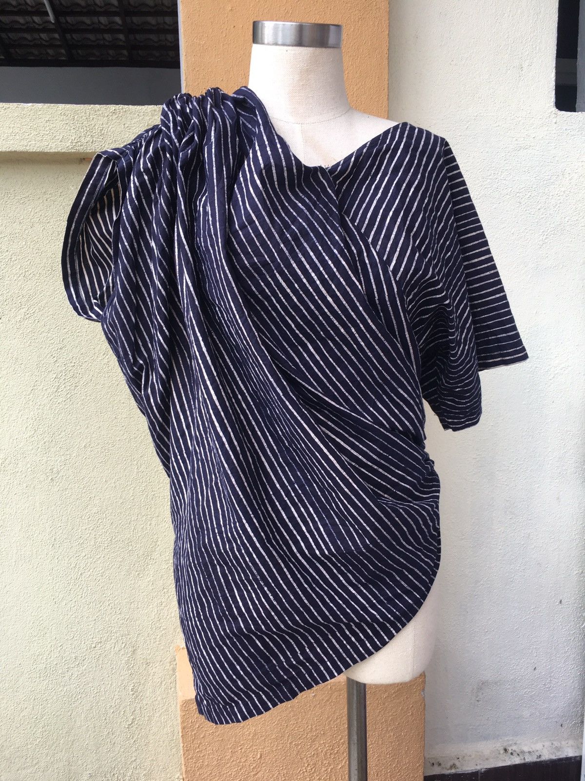 Issey Miyake vintage 80s issey miyake assymetrical indigo top Size US M / EU 48-50 / 2 - 3 Thumbnail