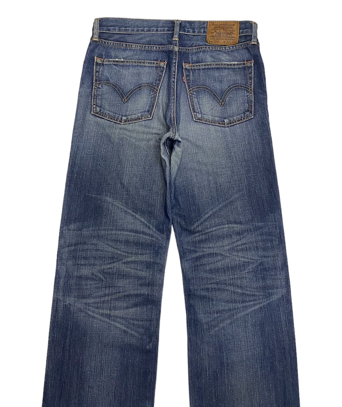 Levi's VINTAGE LEVIS 702 DISTRESSED DENIM JEANS Size US 32 / EU 48 - 4 Thumbnail