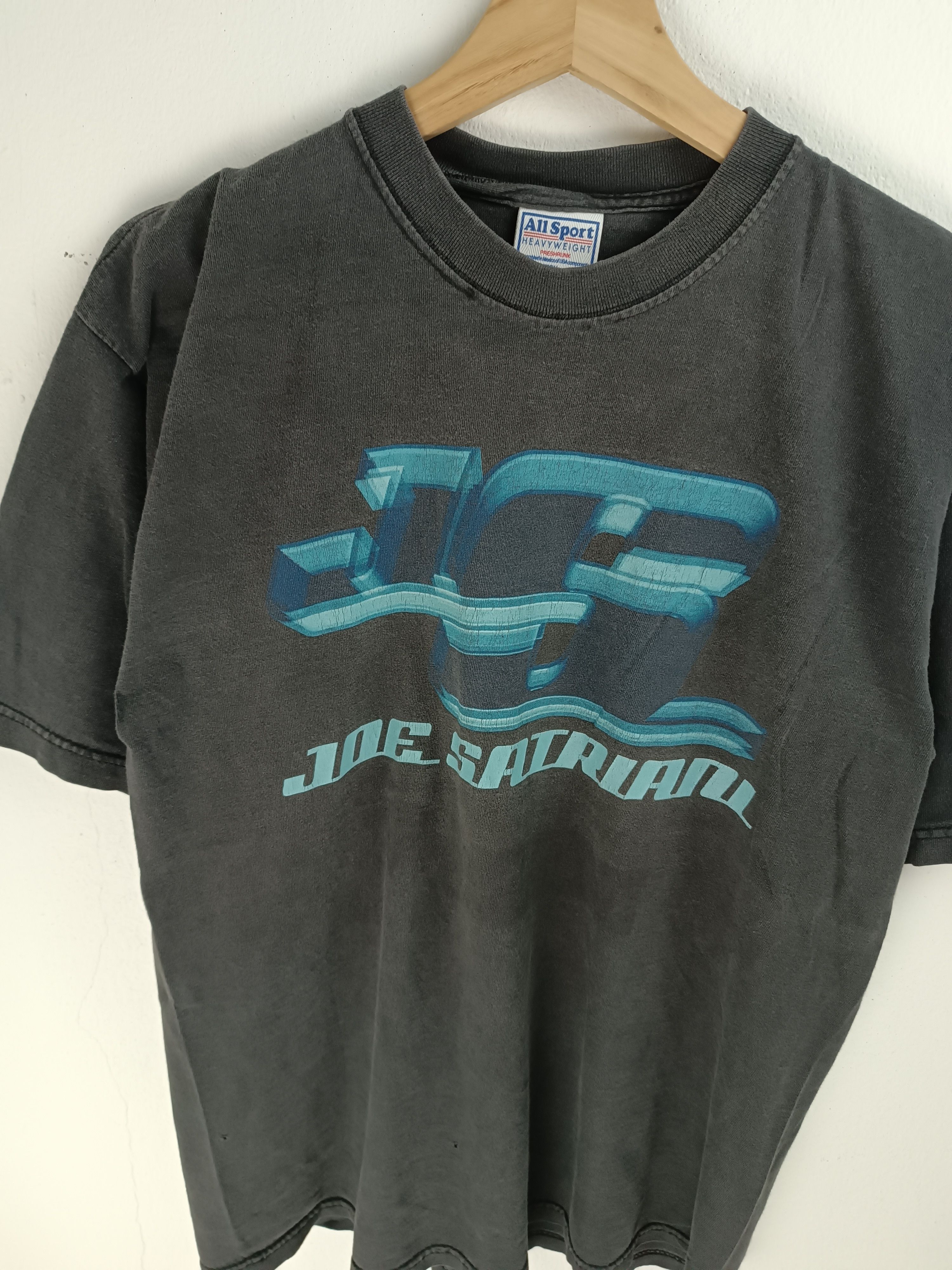 Band Tees VINTAGE '02 JOE SATRIANI TOUR (yngwie slash metallica) Size US M / EU 48-50 / 2 - 6 Thumbnail