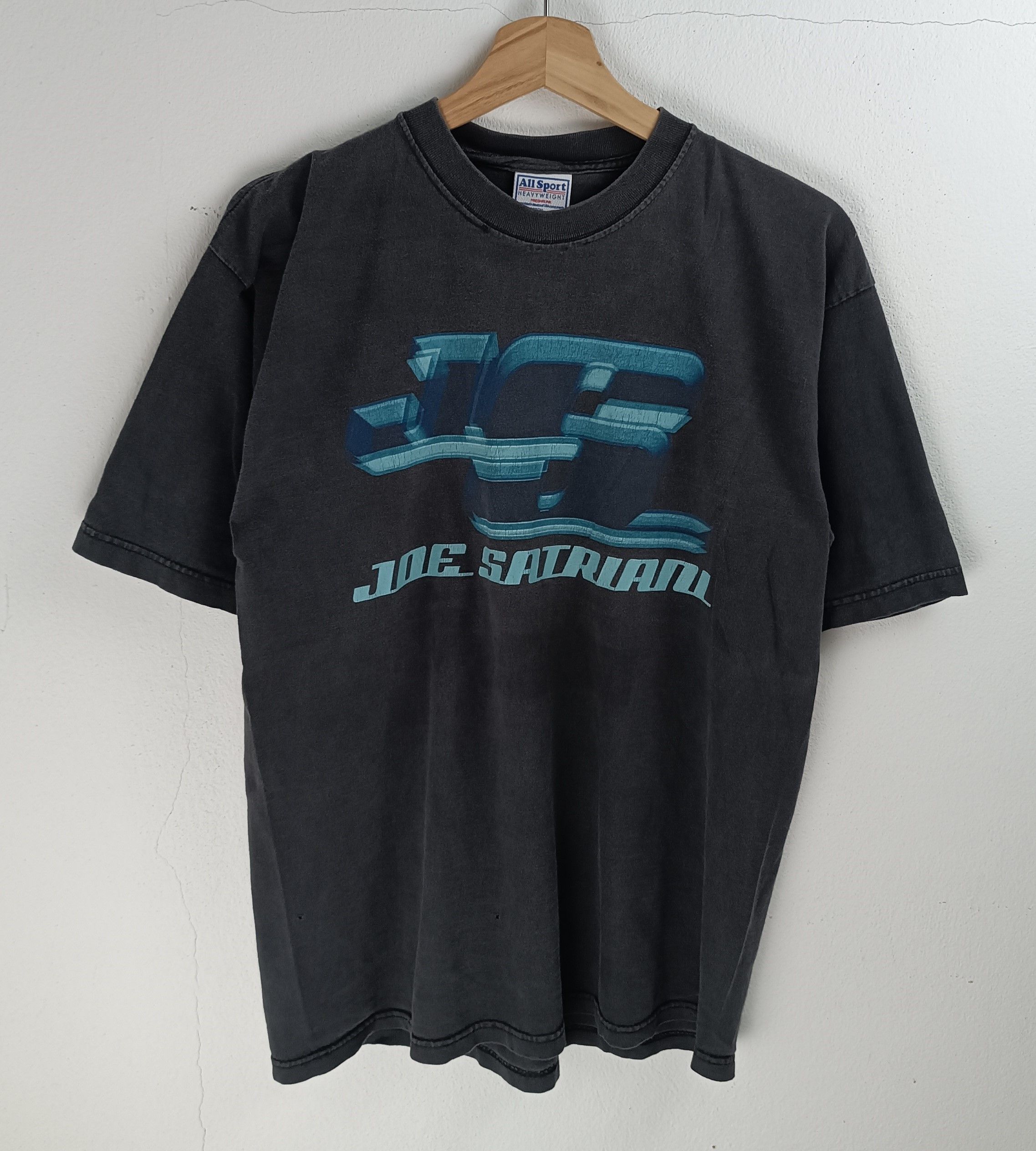 Band Tees VINTAGE '02 JOE SATRIANI TOUR (yngwie slash metallica) Size US M / EU 48-50 / 2 - 3 Thumbnail