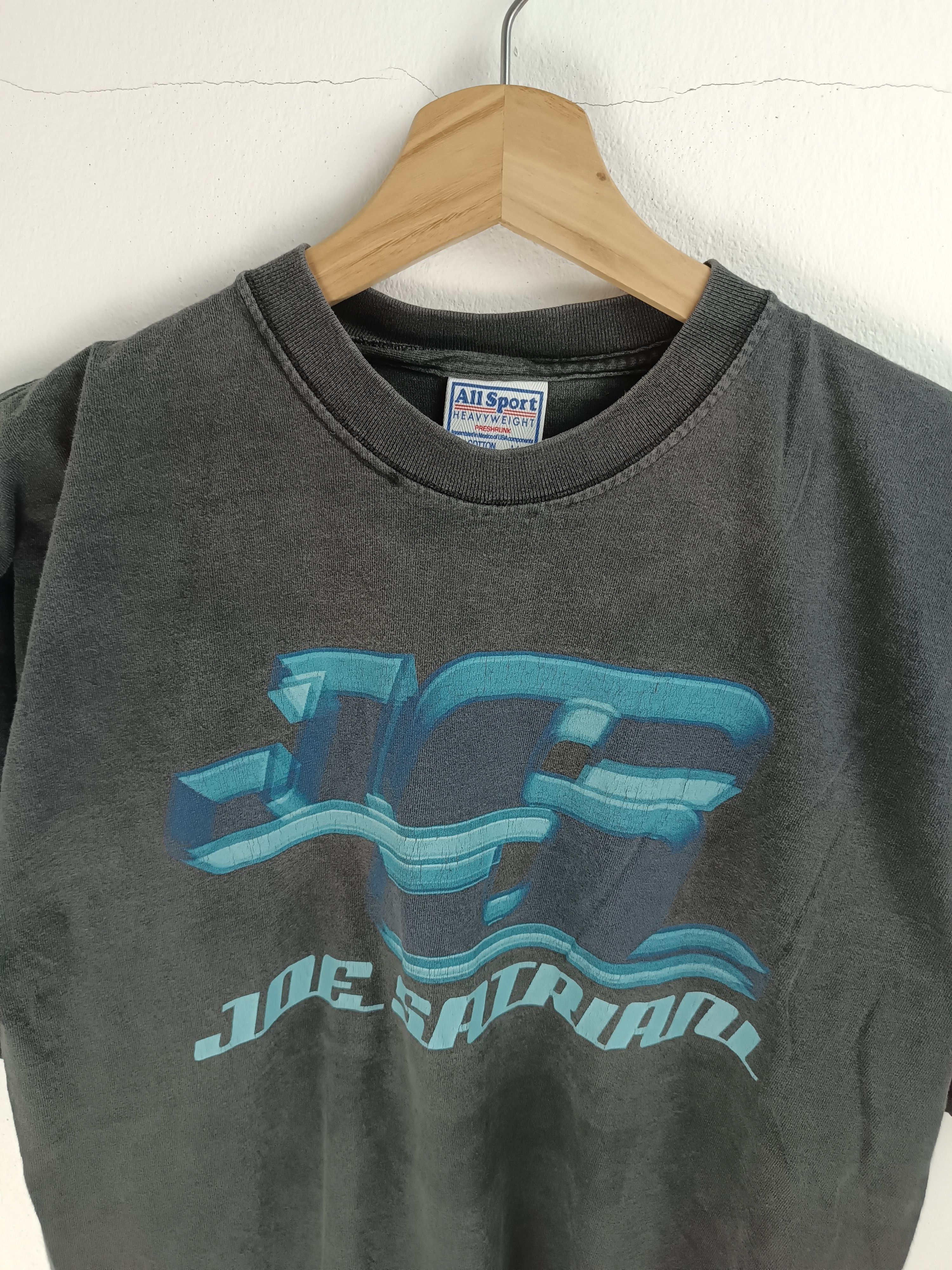 Band Tees VINTAGE '02 JOE SATRIANI TOUR (yngwie slash metallica) Size US M / EU 48-50 / 2 - 5 Thumbnail