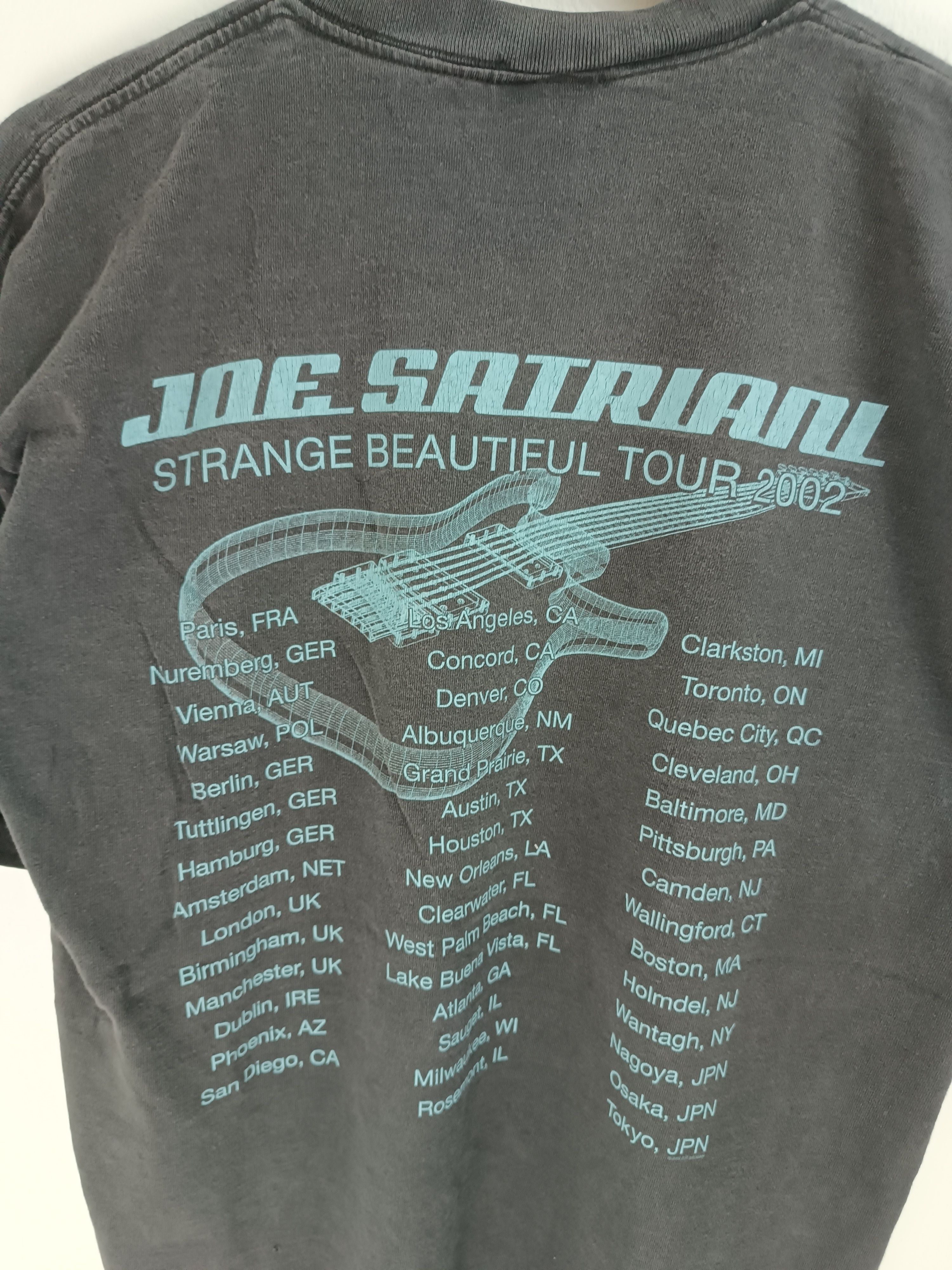 Band Tees VINTAGE '02 JOE SATRIANI TOUR (yngwie slash metallica) Size US M / EU 48-50 / 2 - 12 Thumbnail