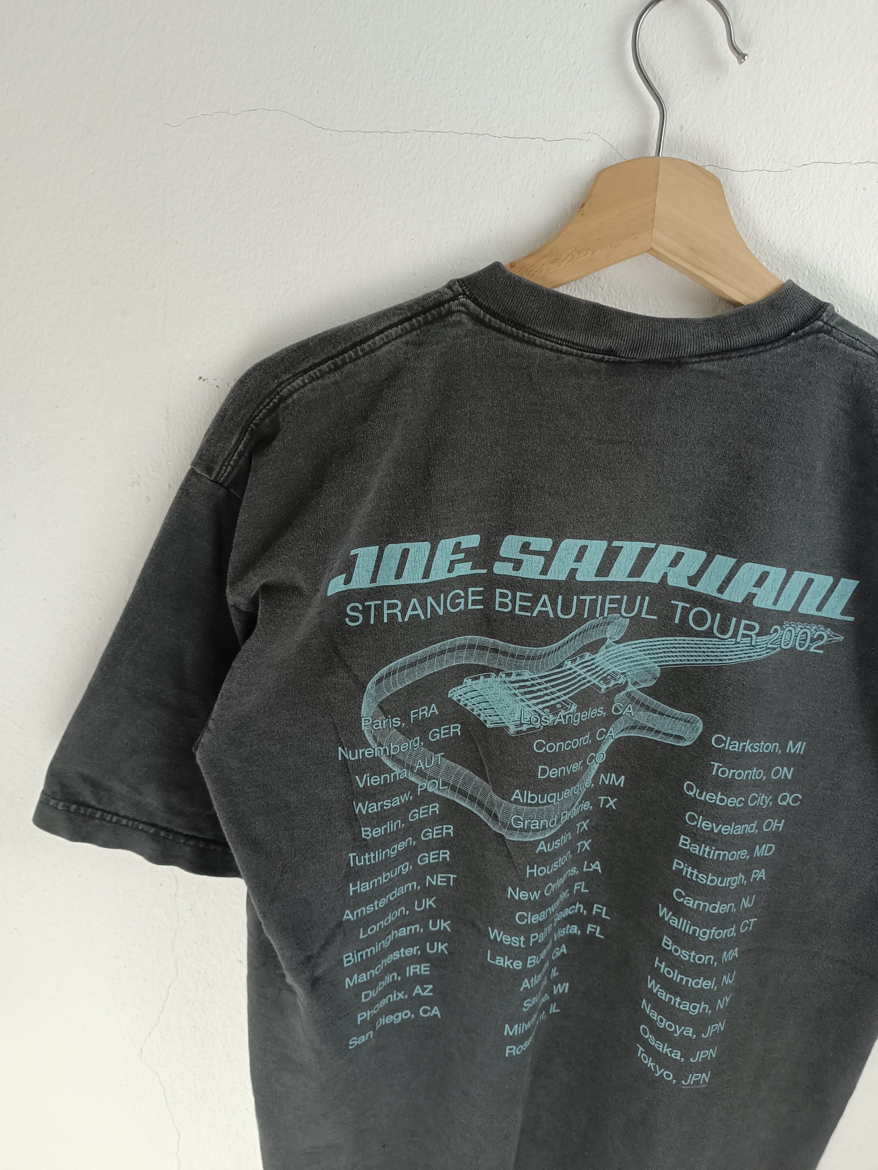 Band Tees VINTAGE '02 JOE SATRIANI TOUR (yngwie slash metallica) Size US M / EU 48-50 / 2 - 13 Thumbnail