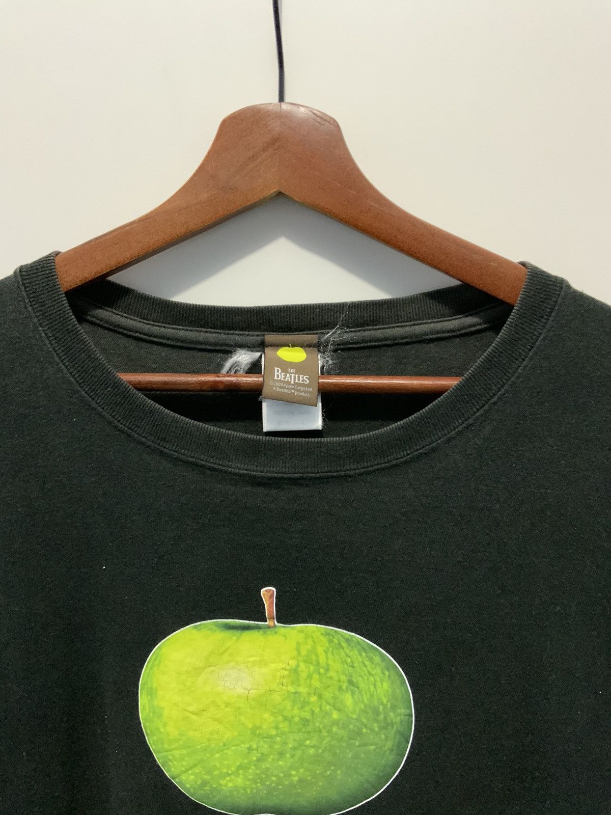 Vintage Apple x The Beatles Y2k Band Tee Size US L / EU 52-54 / 3 - 6 Thumbnail