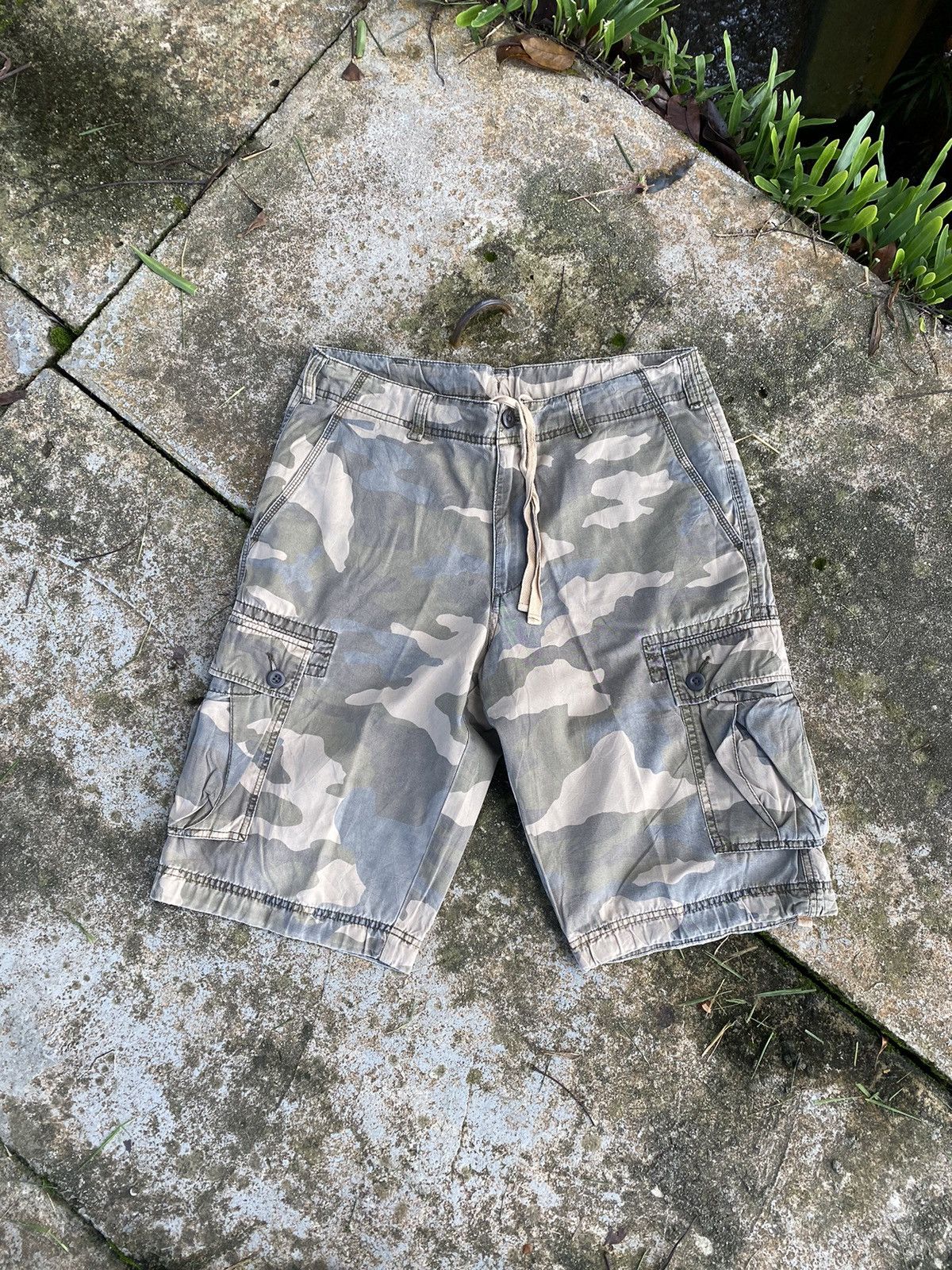 image of Uniqlo Camouflage Cargo Short, Men's (Size 33)