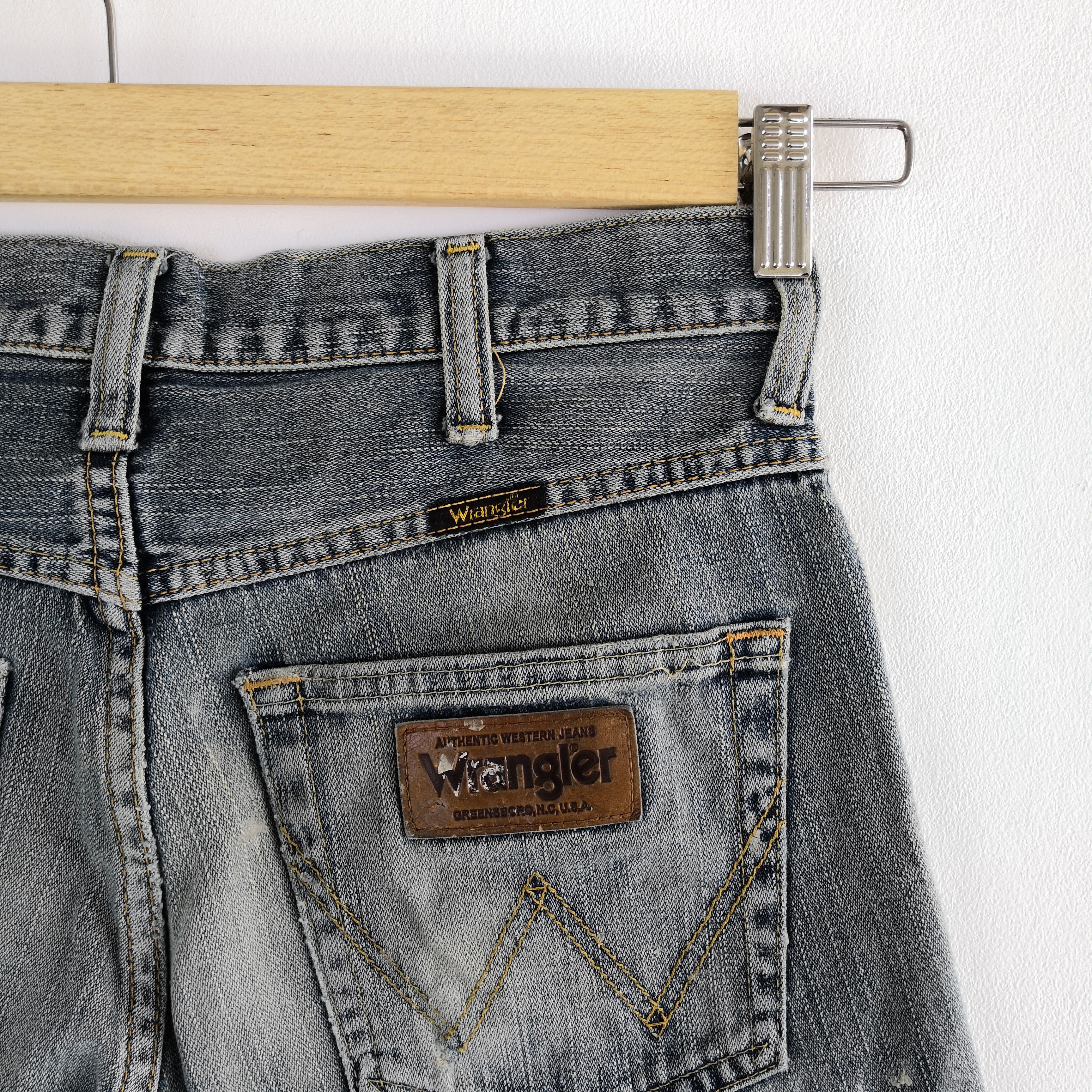 Wrangler Vintage Wrangler Light Wash Jeans Wrangler Distressed Denim Size US 30 / EU 46 - 10 Thumbnail
