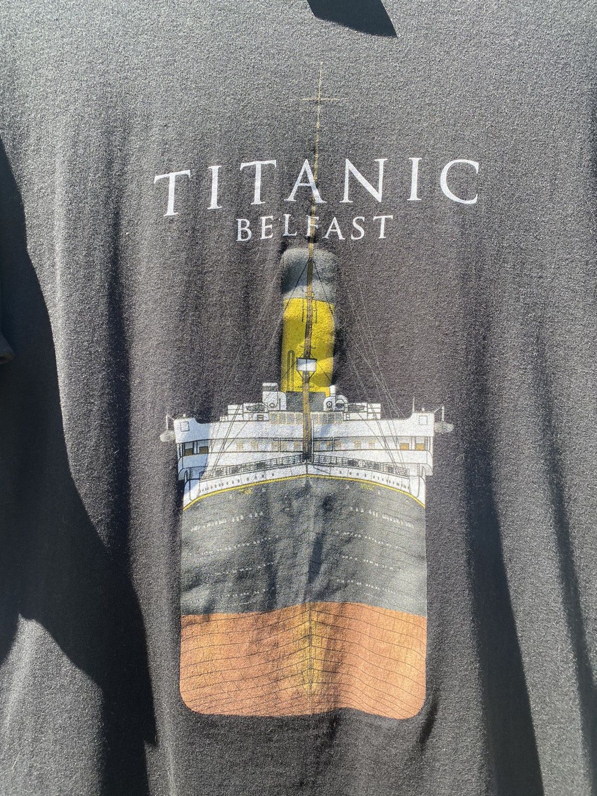 Vintage Vintage TITANIC BELFAST Movie T Shirt Di Caprio Size US M / EU 48-50 / 2 - 3 Thumbnail