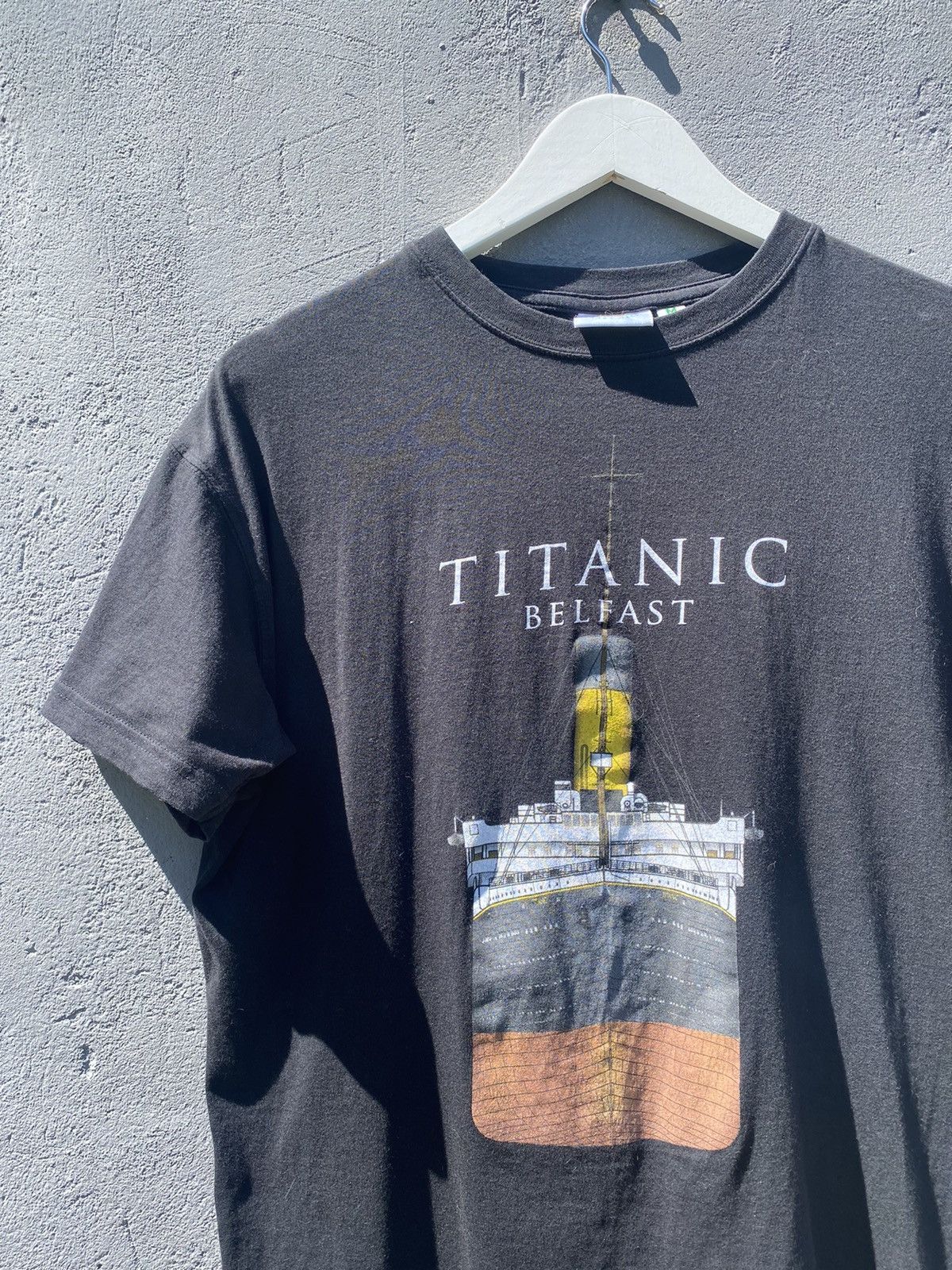 Vintage Vintage TITANIC BELFAST Movie T Shirt Di Caprio Size US M / EU 48-50 / 2 - 2 Thumbnail
