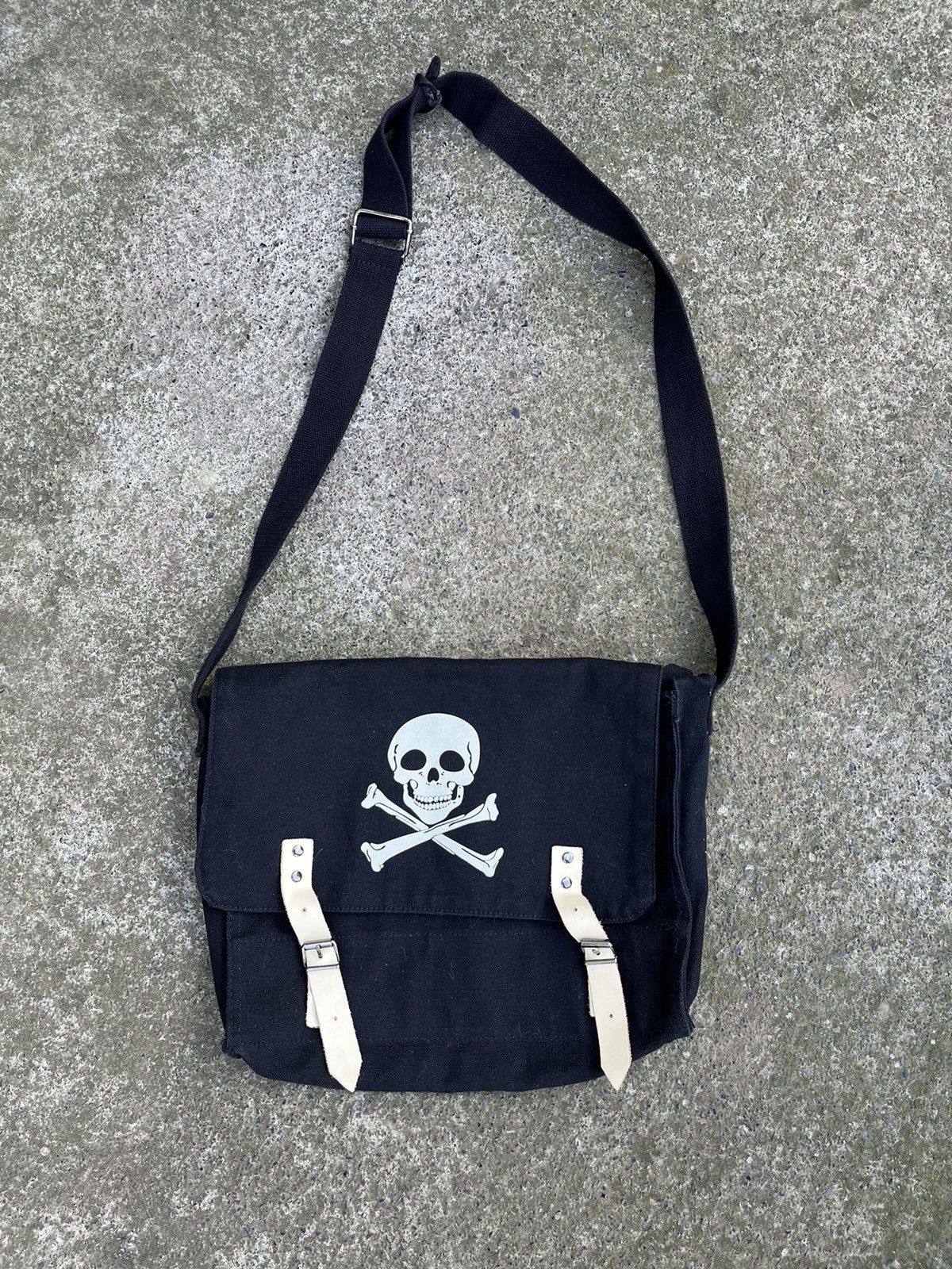 Japanese Brand Vintage Japanese Skull and Bones Crossbody Bag Messenger Size ONE SIZE - 2 Thumbnail