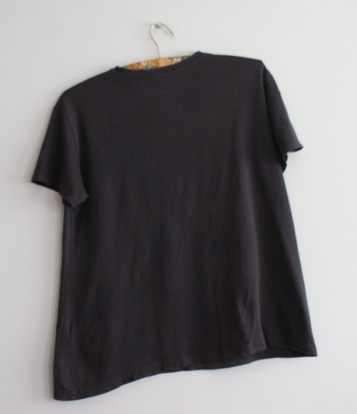 Band Tees Tupac Shakur T-shirt, 2Pac shirt, Vintage Band t-shirt, Size US XXS / EU 40 - 8 Thumbnail