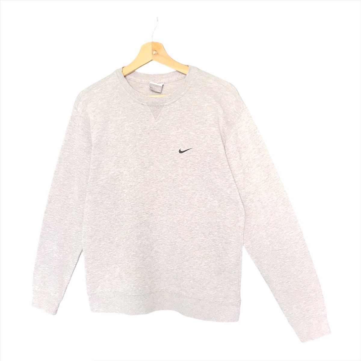 Nike Nike Small Logo Embroidered Crewneck Sweatshirt Size M Size US M / EU 48-50 / 2 - 3 Thumbnail