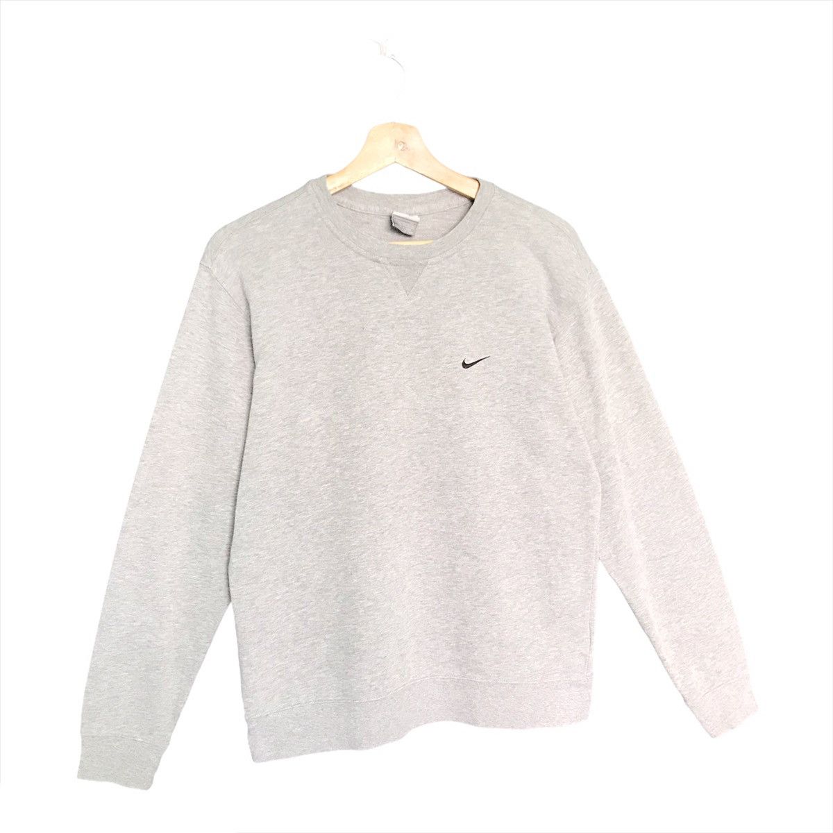 Nike Nike Small Logo Embroidered Crewneck Sweatshirt Size M Size US M / EU 48-50 / 2 - 2 Thumbnail