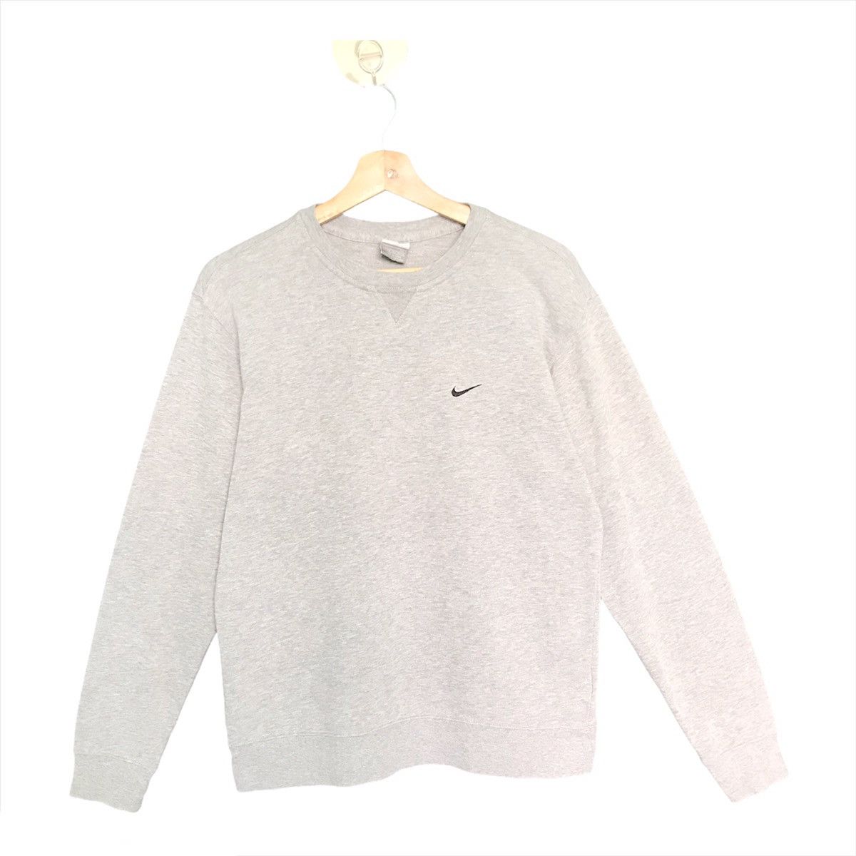 Nike Nike Small Logo Embroidered Crewneck Sweatshirt Size M Size US M / EU 48-50 / 2 - 1 Thumbnail
