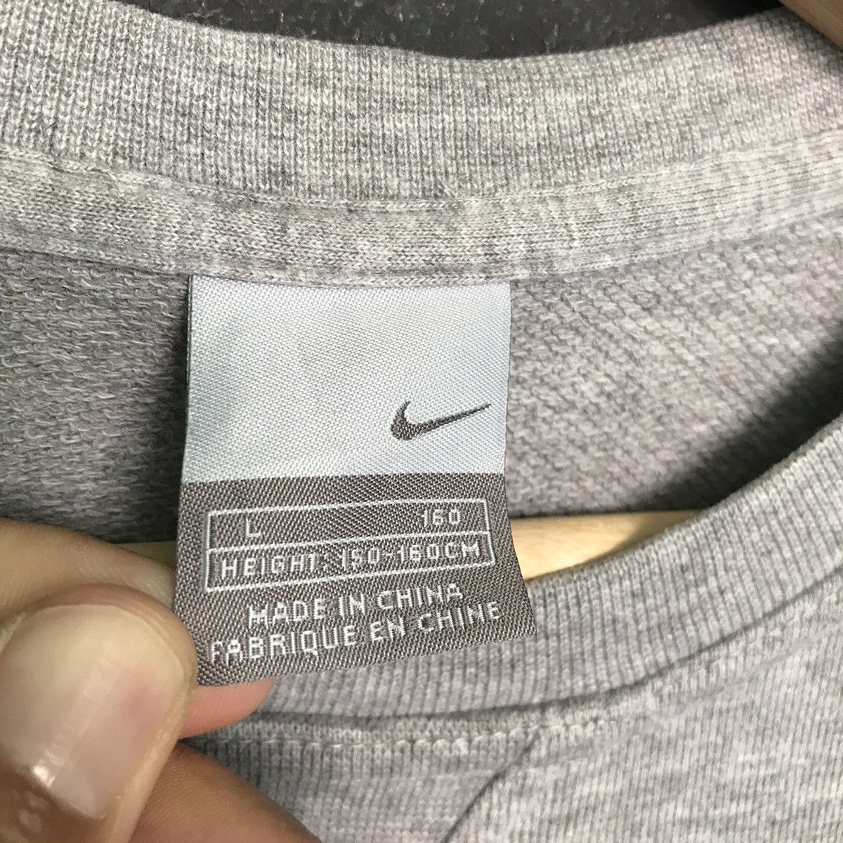 Nike Nike Small Logo Embroidered Crewneck Sweatshirt Size M Size US M / EU 48-50 / 2 - 7 Thumbnail