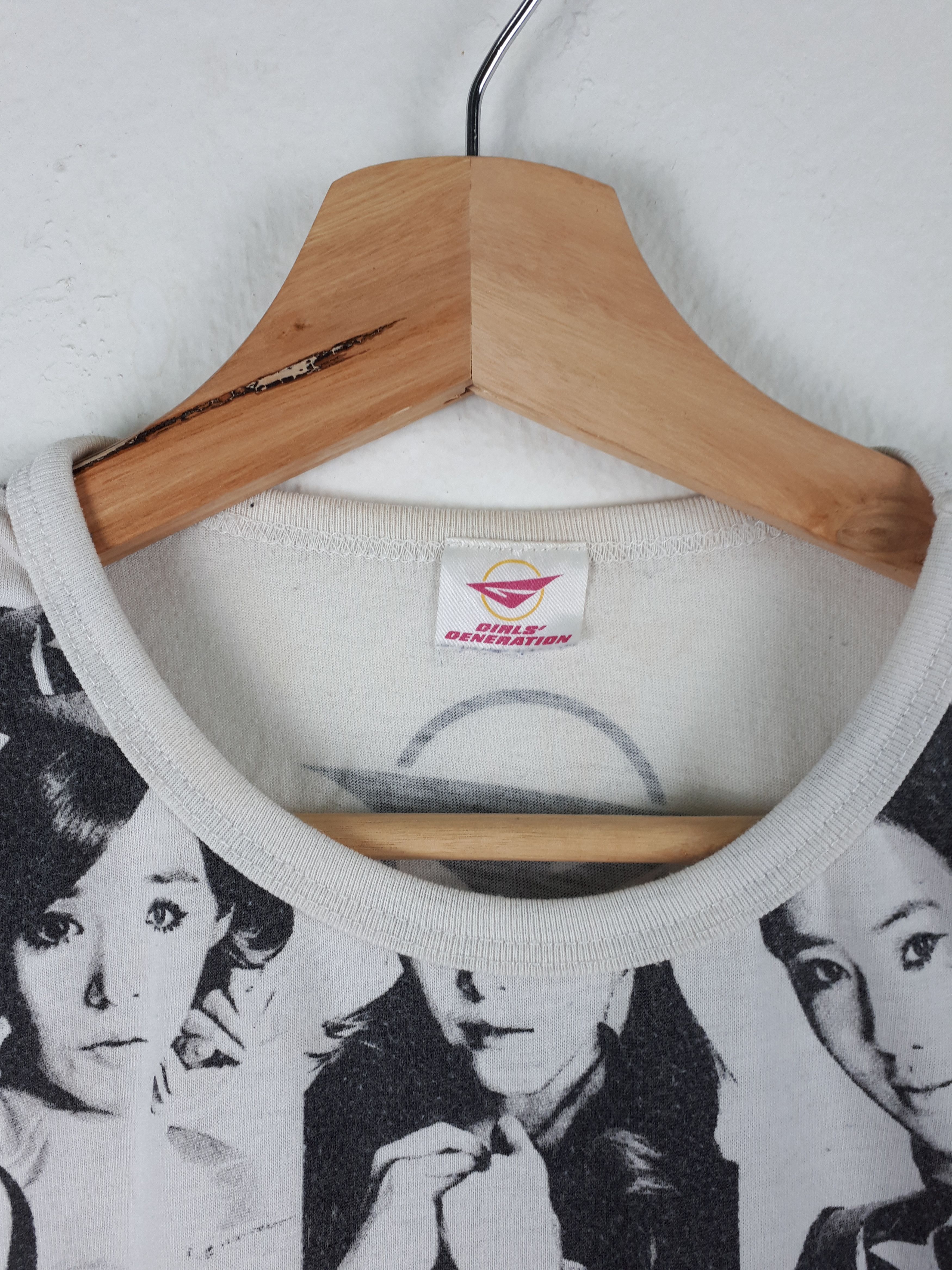 Vintage Vintage Girl Ganeration Fullprint kpop Graphic Tee Size US XS / EU 42 / 0 - 5 Thumbnail