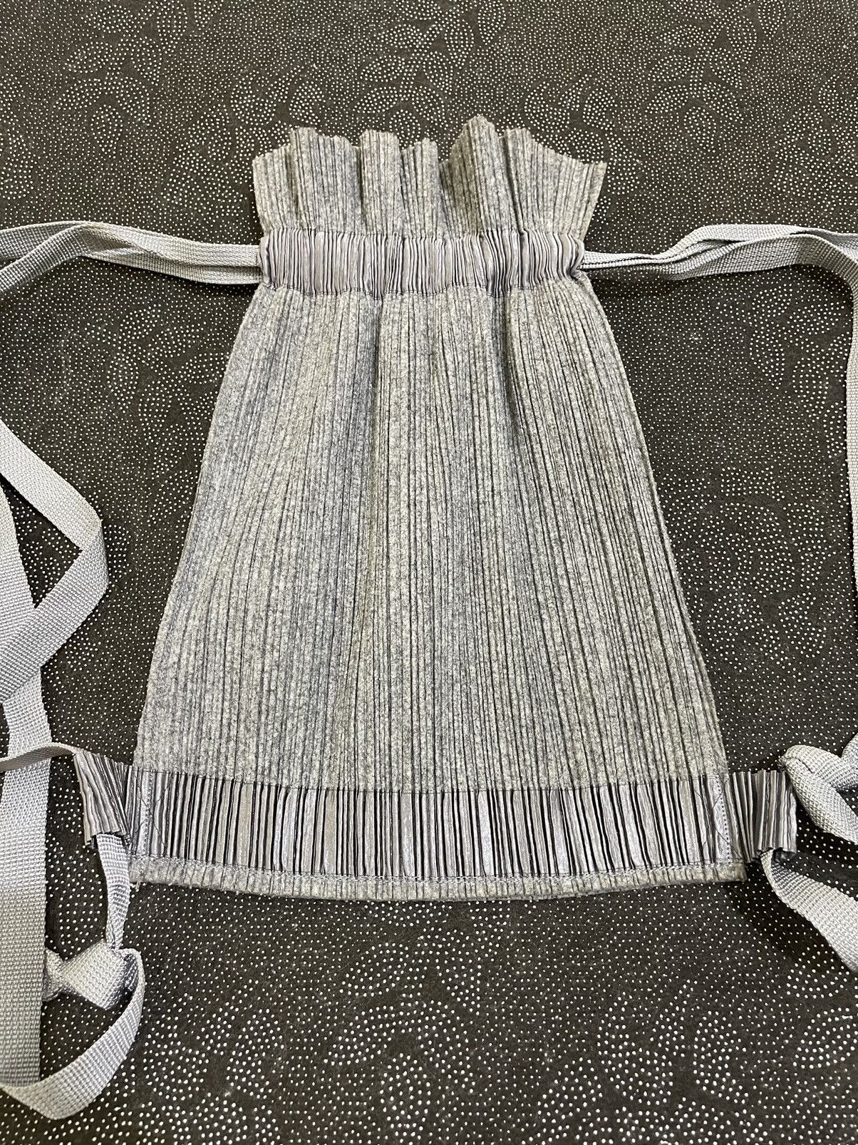Pleats Please Issey Miyake ICONIC MASTER DESIGNER ISSEY MIYAKE PLEATPLEASE Size ONE SIZE - 2 Thumbnail