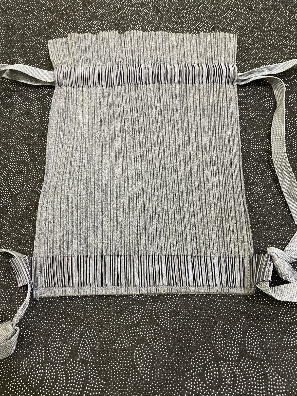 Pleats Please Issey Miyake ICONIC MASTER DESIGNER ISSEY MIYAKE PLEATPLEASE Size ONE SIZE - 4 Thumbnail