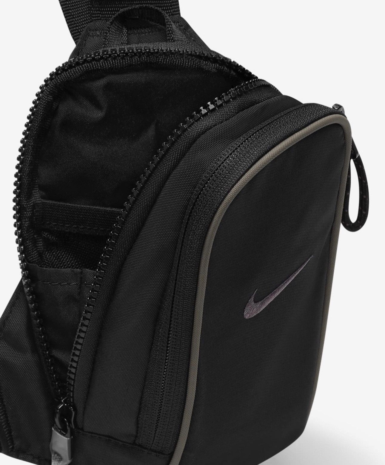 Nike × Vintage Nike Sportwear Essentials Crossbody Bag (1L) Size ONE SIZE - 2 Thumbnail