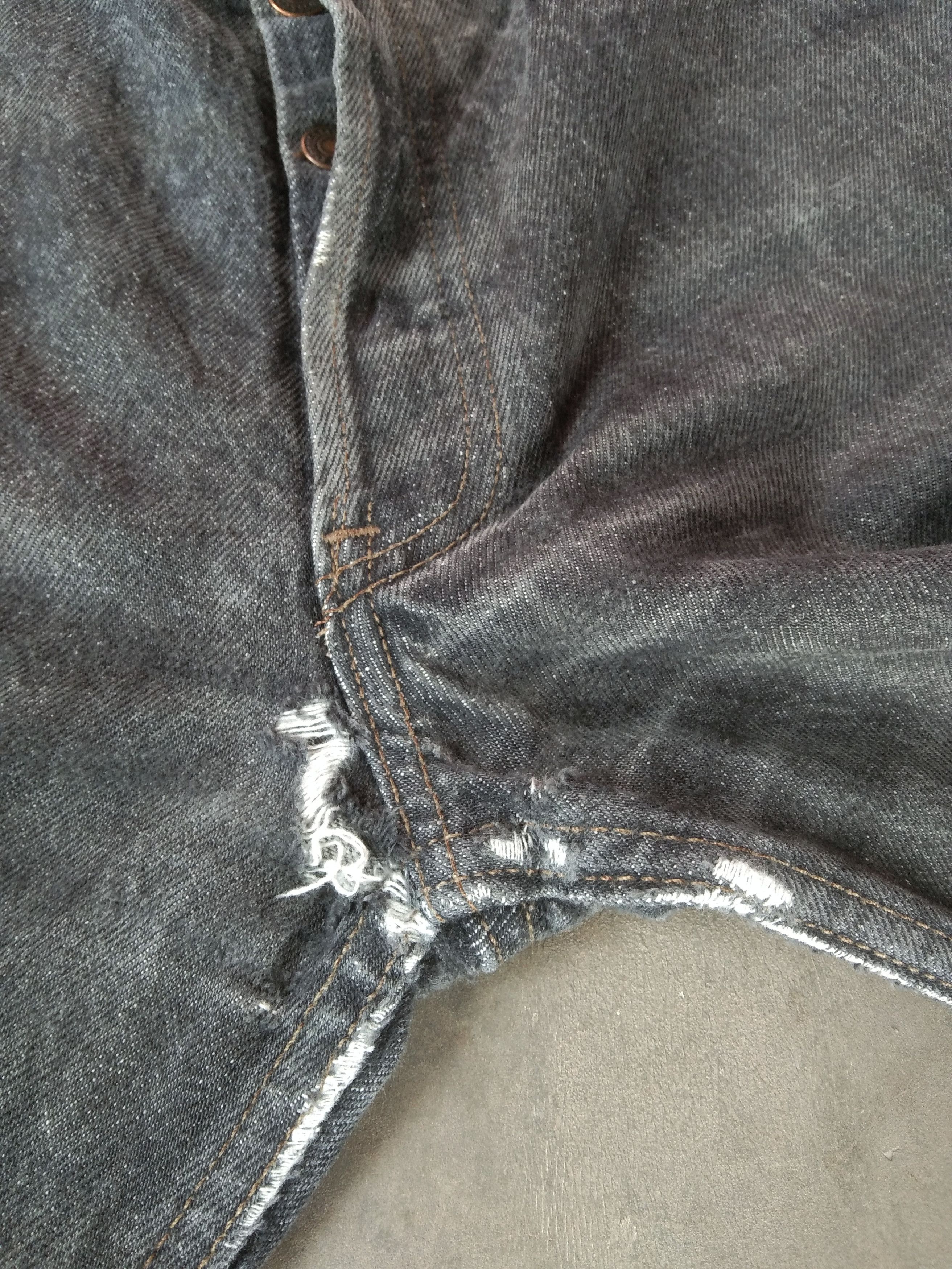 Levi's 90s Vintage Levi's 501 Made In USA Distressed Jeans 33x34 Size US 33 - 8 Thumbnail