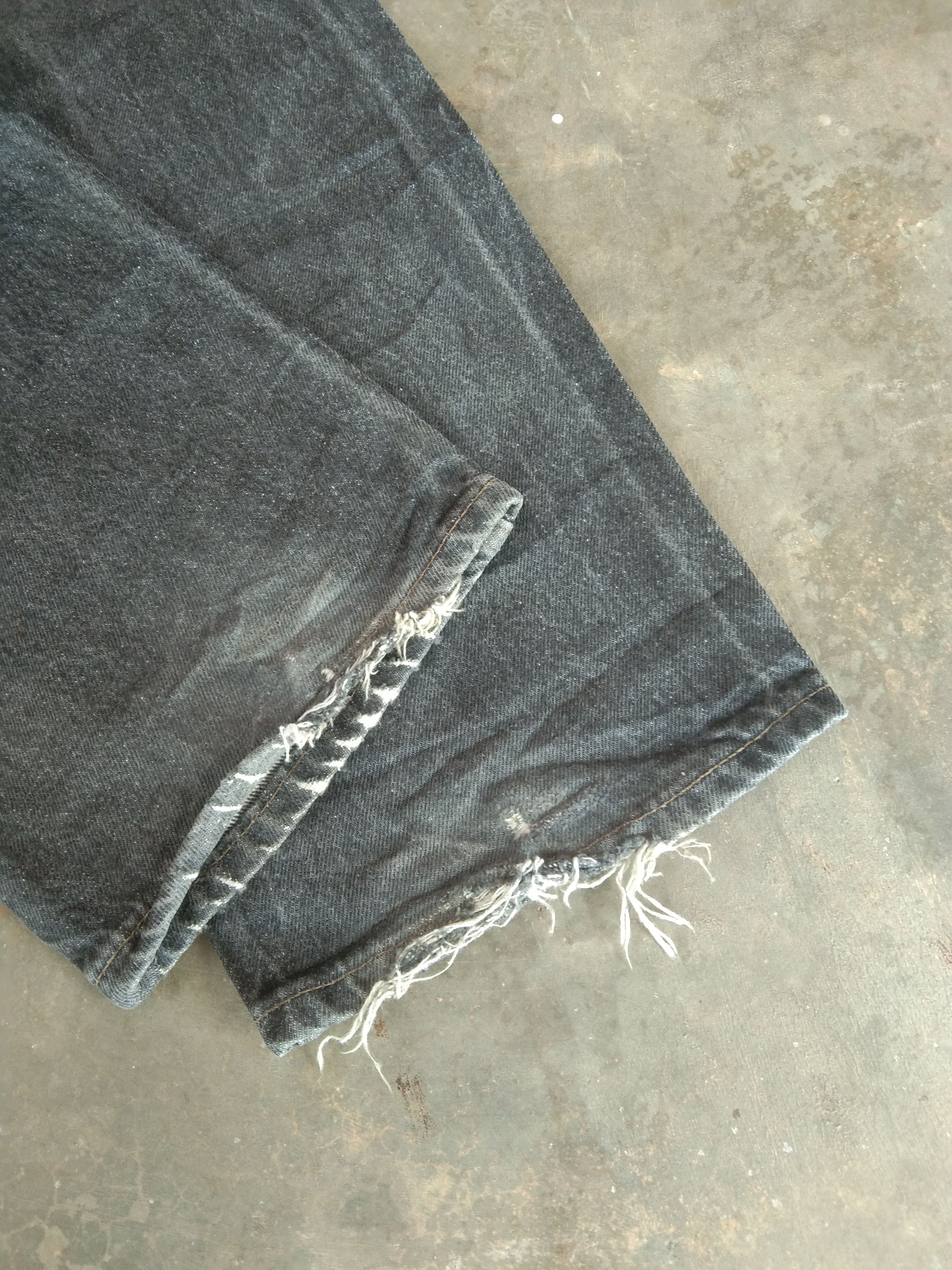 Levi's 90s Vintage Levi's 501 Made In USA Distressed Jeans 33x34 Size US 33 - 3 Thumbnail