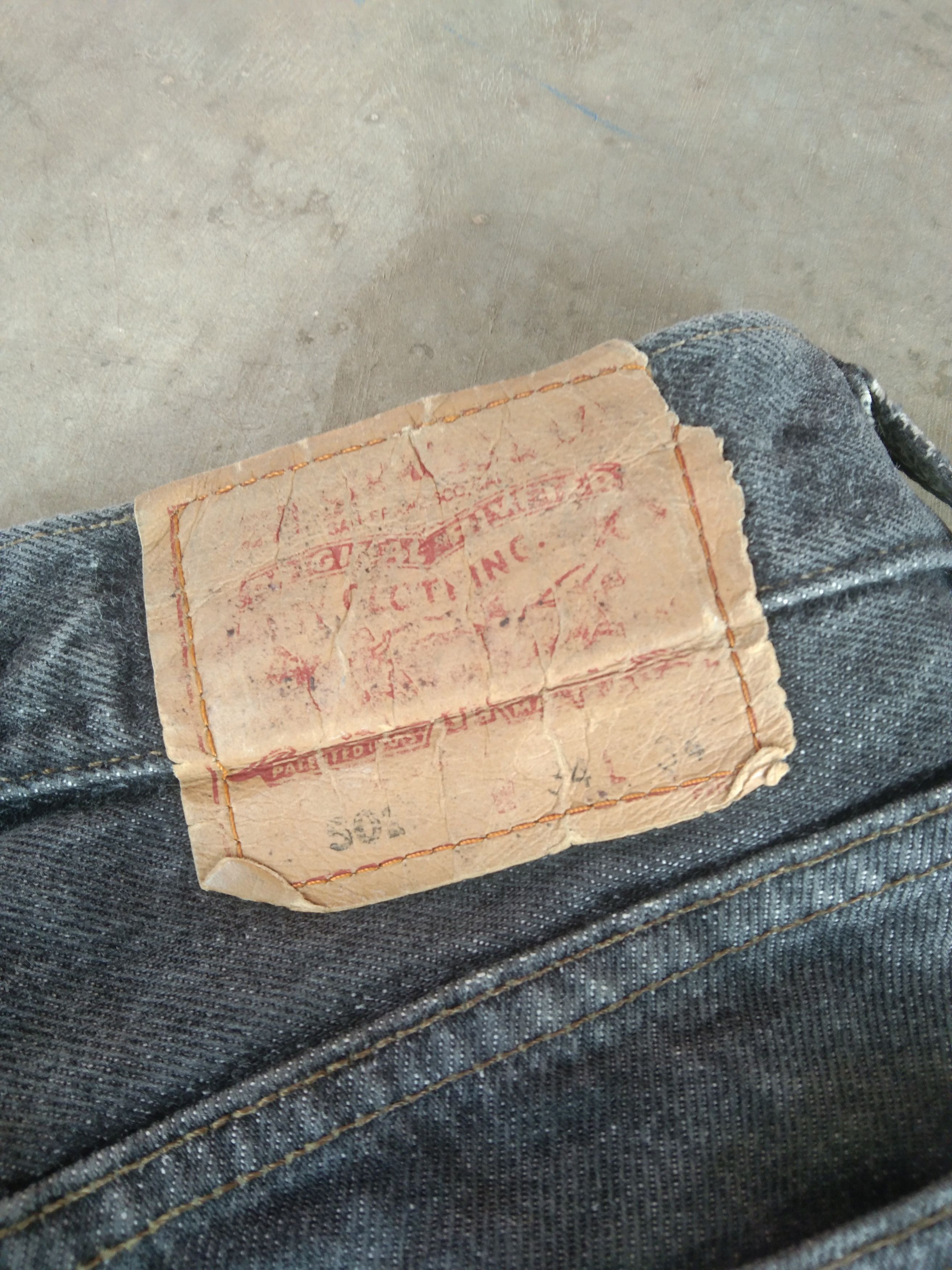 Levi's 90s Vintage Levi's 501 Made In USA Distressed Jeans 33x34 Size US 33 - 6 Thumbnail