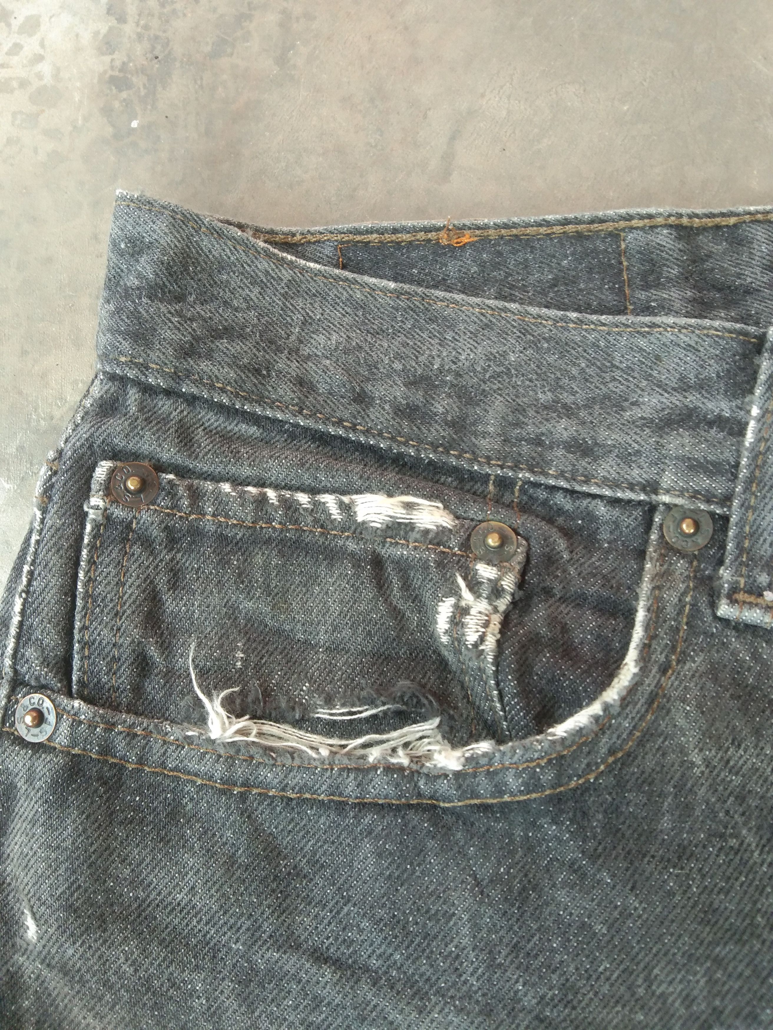 Levi's 90s Vintage Levi's 501 Made In USA Distressed Jeans 33x34 Size US 33 - 10 Thumbnail