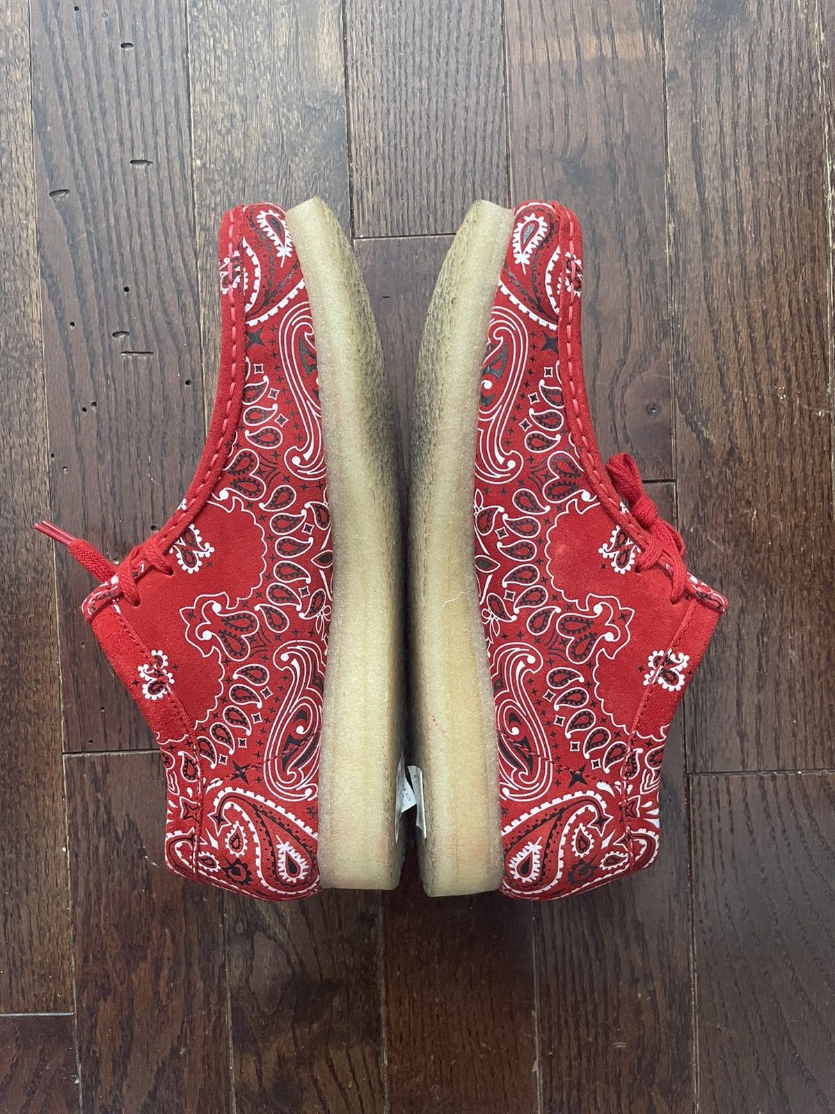 Clarks × Supreme Supreme Clarks Wallabees Low Paisley Bandana Red Size US 10.5 / EU 43-44 - 4 Thumbnail