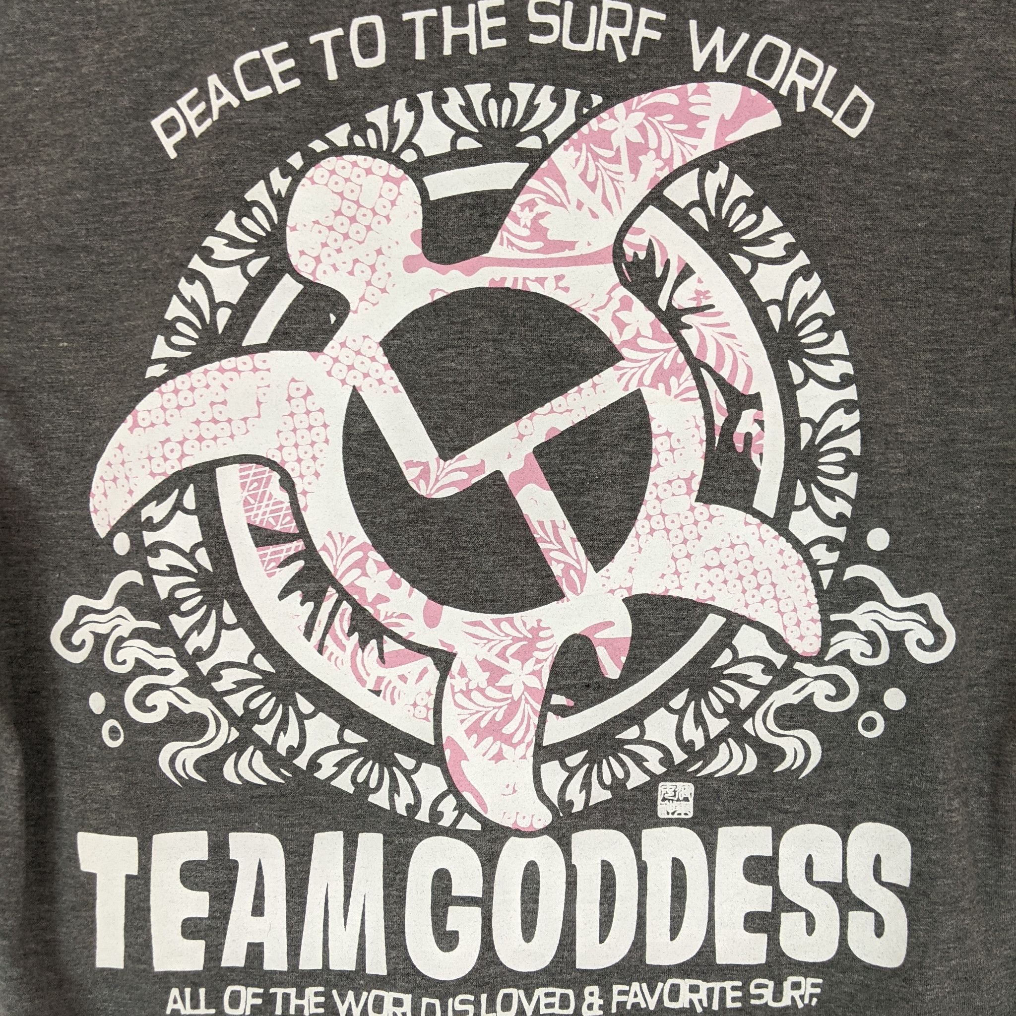 Japanese Brand TEAM GODDESS Hawaii Turtle Surf World Big Logo T-Shirt Size US M / EU 48-50 / 2 - 5 Thumbnail