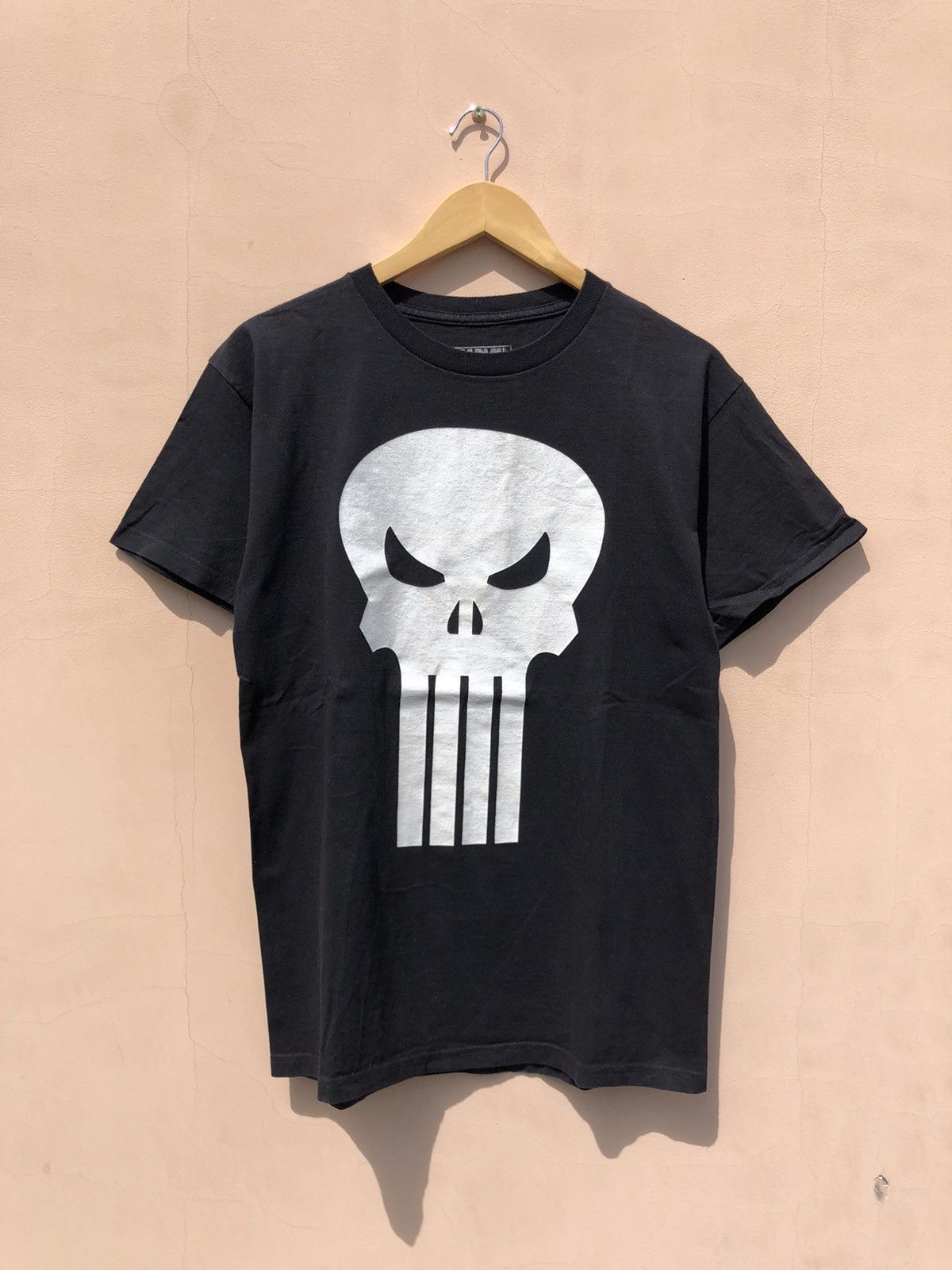 Marvel Comics Vintage Marvel The Punisher Black Tee (Silver Surfer) Size US M / EU 48-50 / 2 - 1 Thumbnail