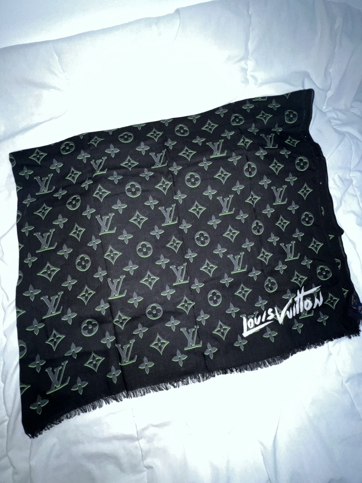 Louis Vuitton Mng Spotlight Stole