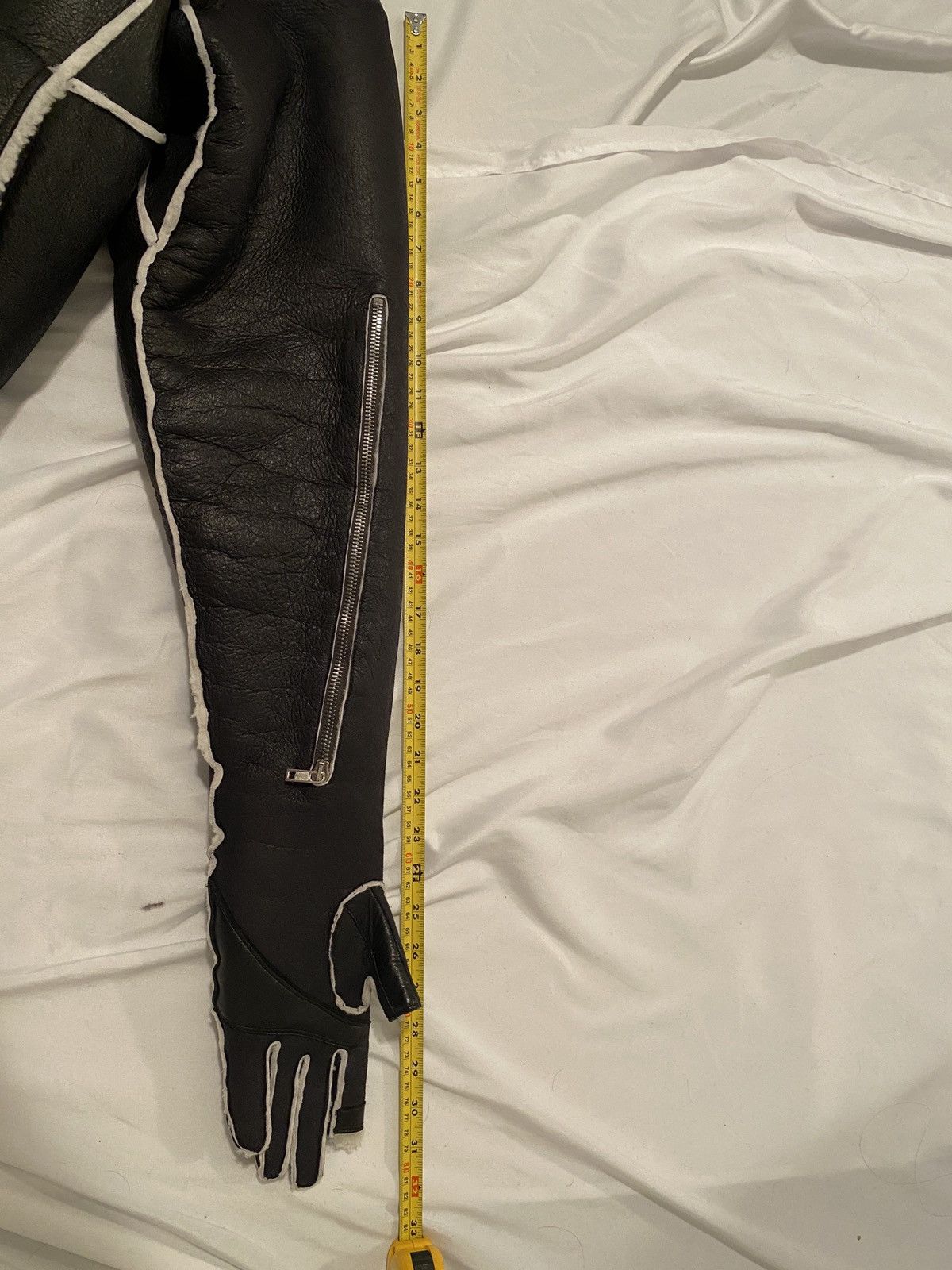 Rick Owens RICK OWENS FW21 SEALED WINDBREAKER GLOVE INSERT SHEARLING Size US S / EU 44-46 / 1 - 10 Thumbnail