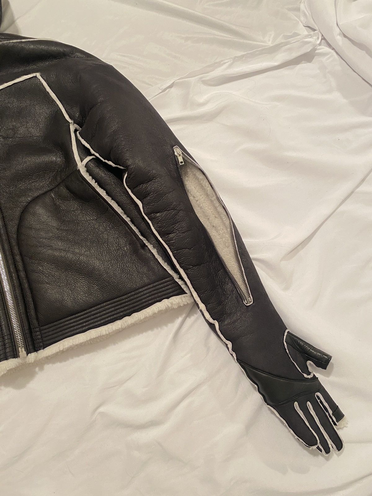 Rick Owens RICK OWENS FW21 SEALED WINDBREAKER GLOVE INSERT SHEARLING Size US S / EU 44-46 / 1 - 7 Thumbnail