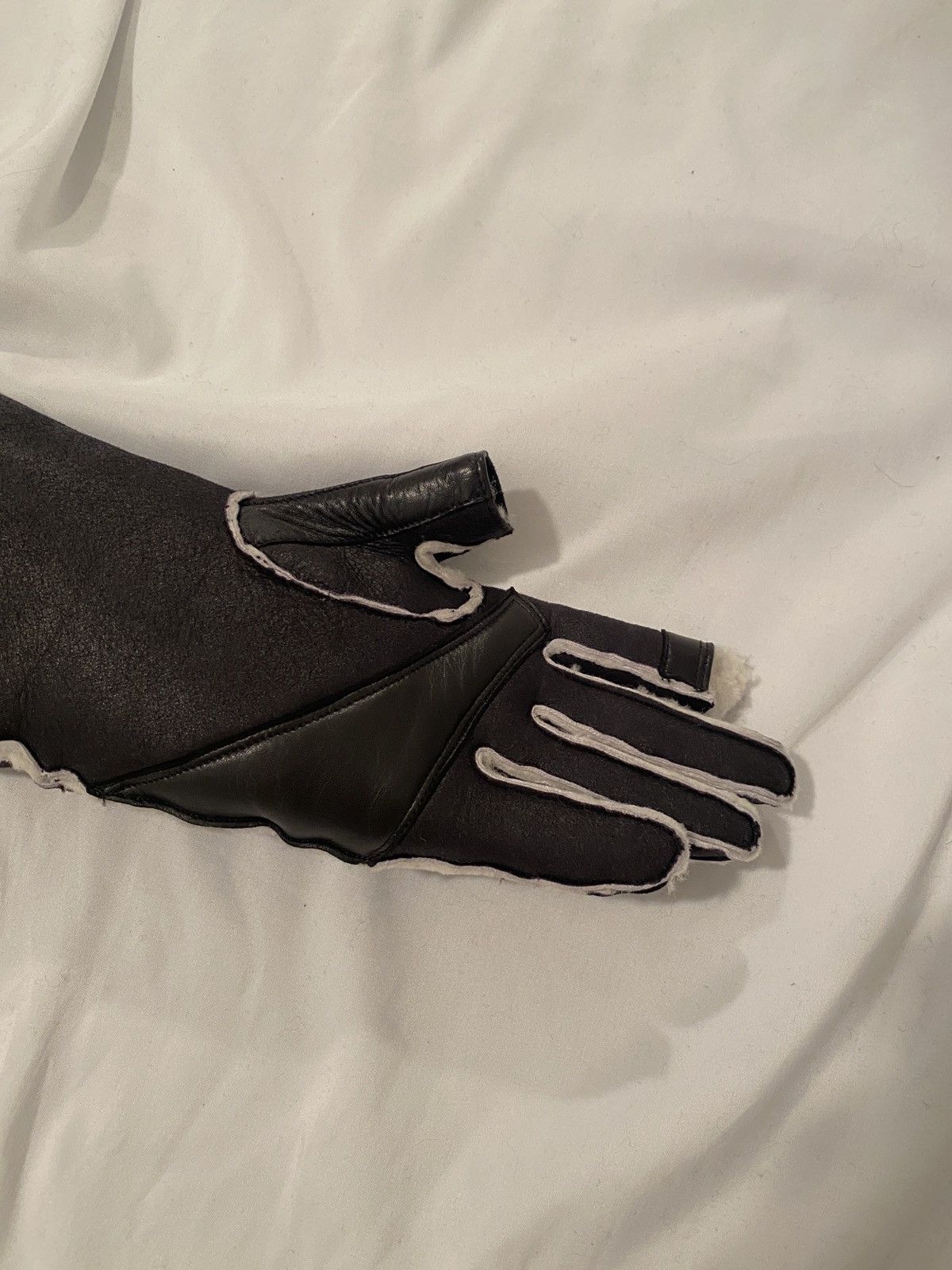 Rick Owens RICK OWENS FW21 SEALED WINDBREAKER GLOVE INSERT SHEARLING Size US S / EU 44-46 / 1 - 22 Thumbnail