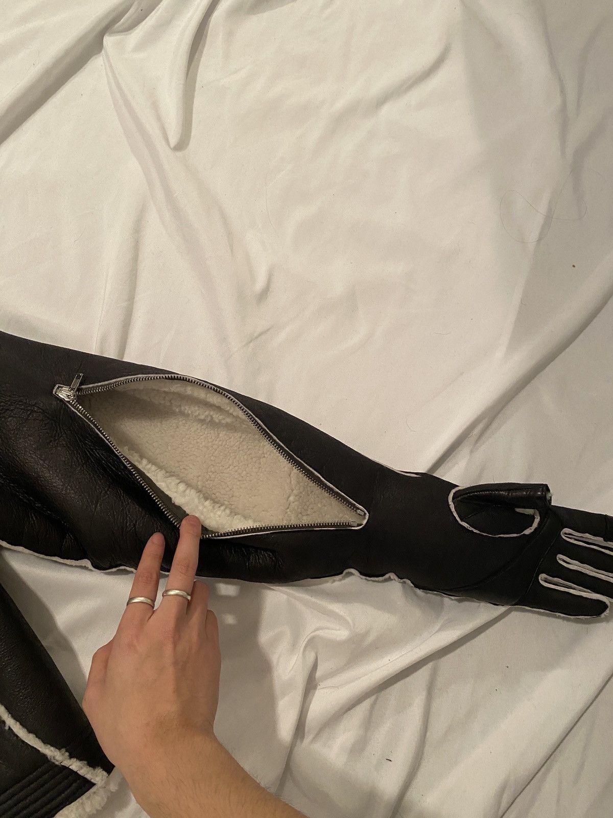 Rick Owens RICK OWENS FW21 SEALED WINDBREAKER GLOVE INSERT SHEARLING Size US S / EU 44-46 / 1 - 16 Thumbnail