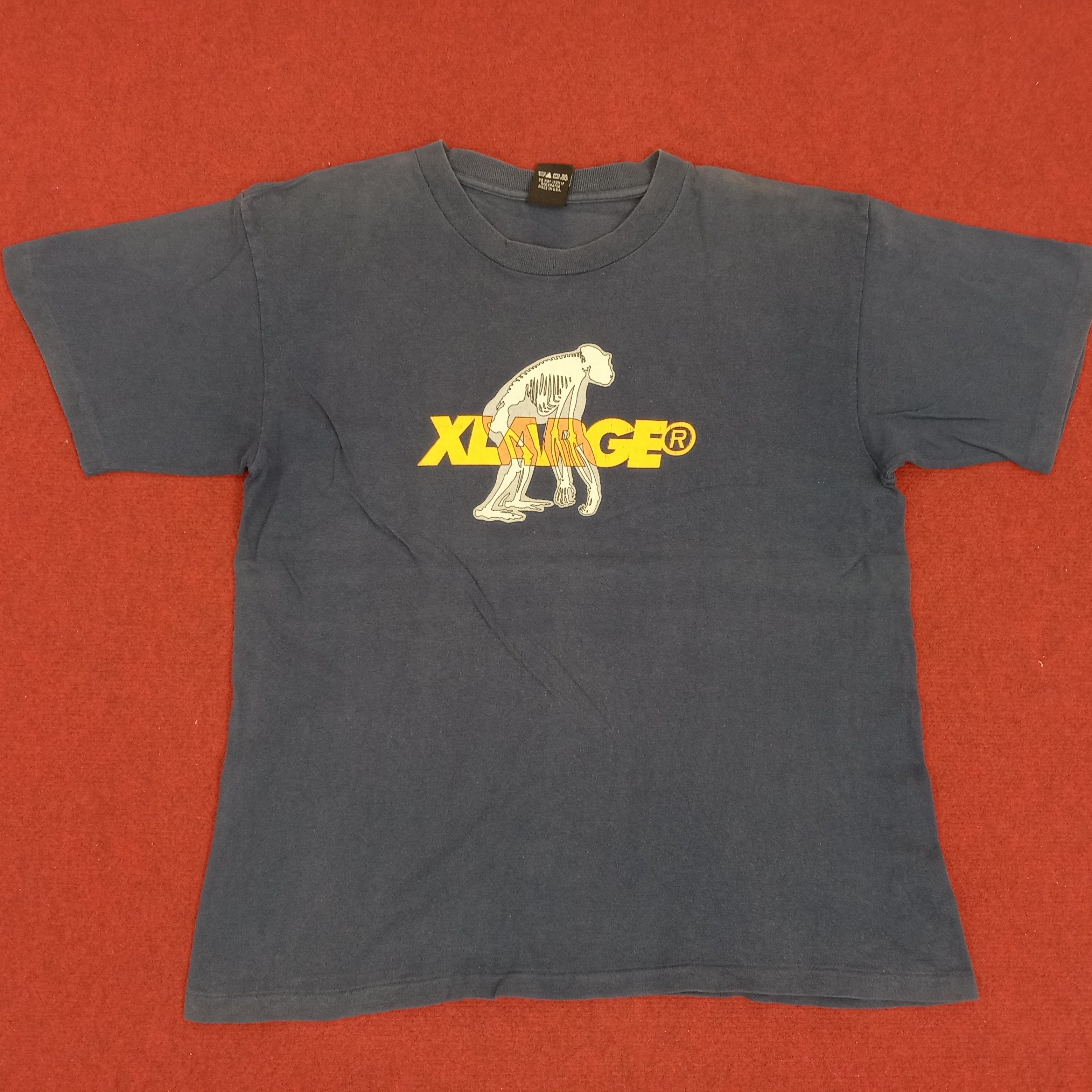 Vintage XLarge Streetwear Style Center Logo Design Tshirt Size US L / EU 52-54 / 3 - 1 Thumbnail