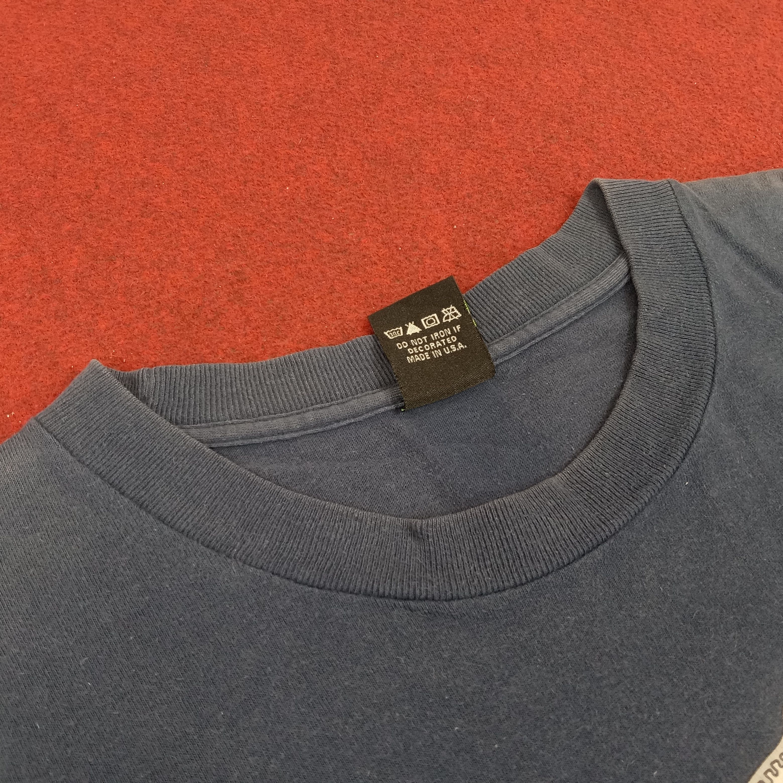 Vintage XLarge Streetwear Style Center Logo Design Tshirt Size US L / EU 52-54 / 3 - 4 Thumbnail
