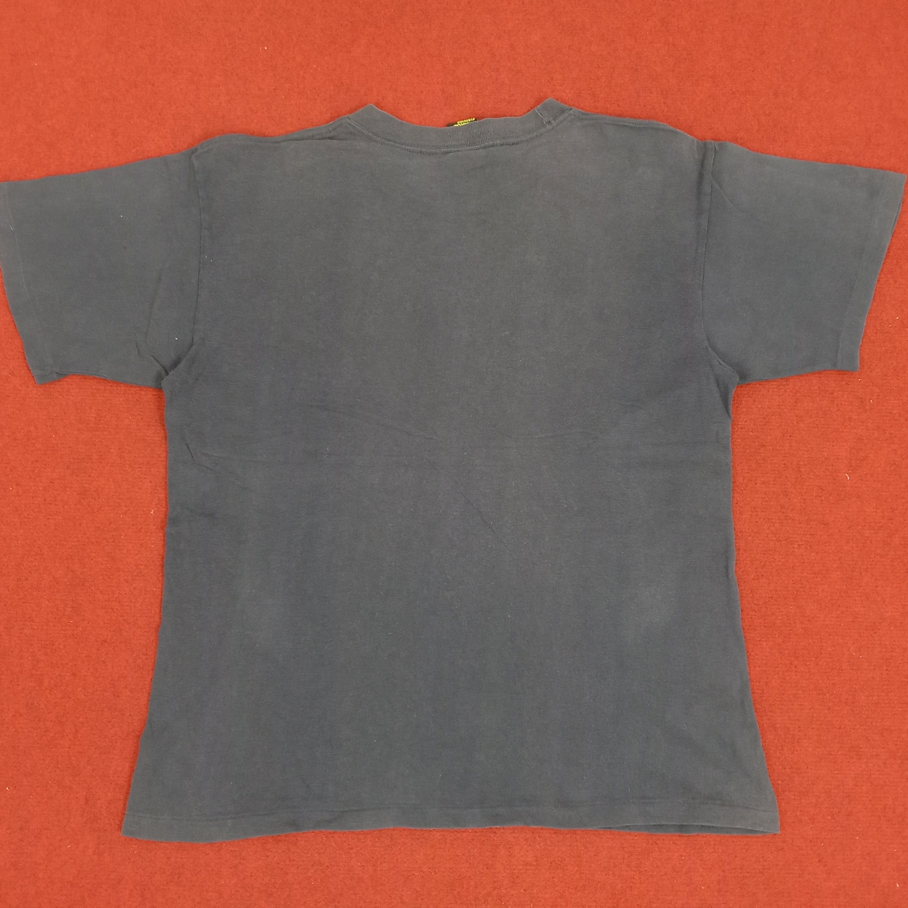 Vintage XLarge Streetwear Style Center Logo Design Tshirt Size US L / EU 52-54 / 3 - 3 Thumbnail