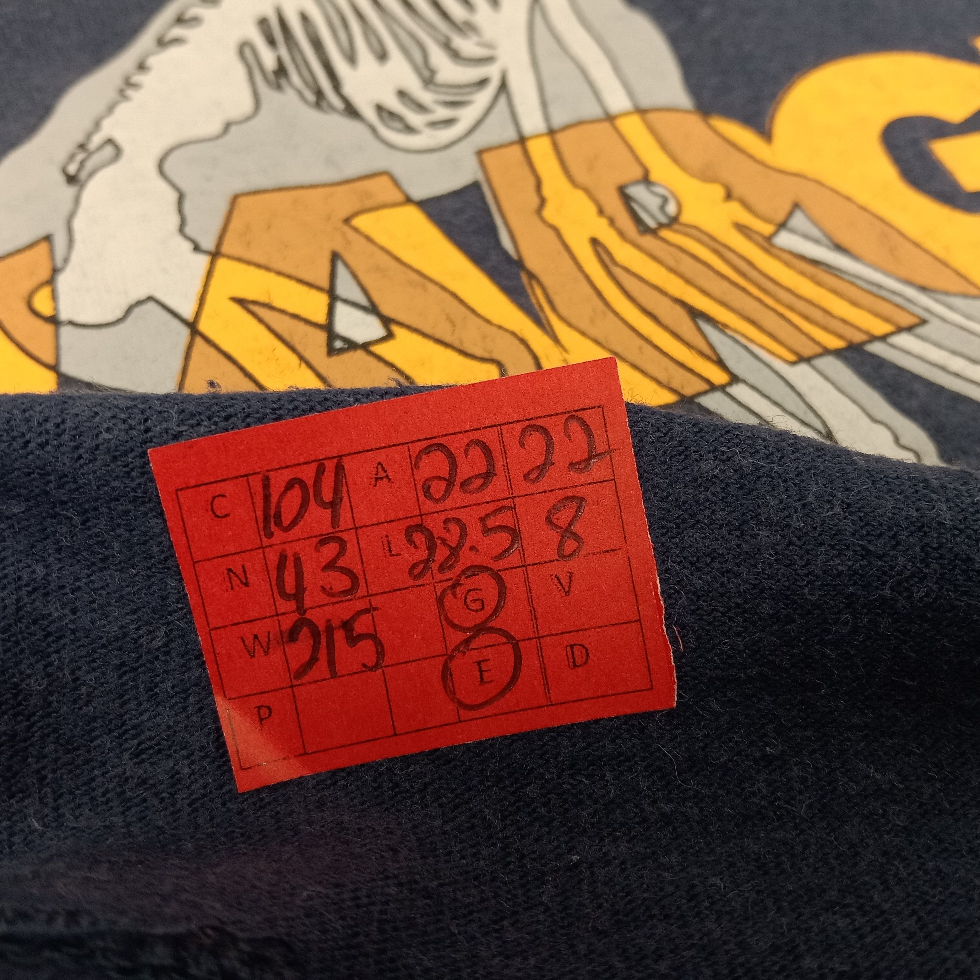 Vintage XLarge Streetwear Style Center Logo Design Tshirt Size US L / EU 52-54 / 3 - 8 Thumbnail