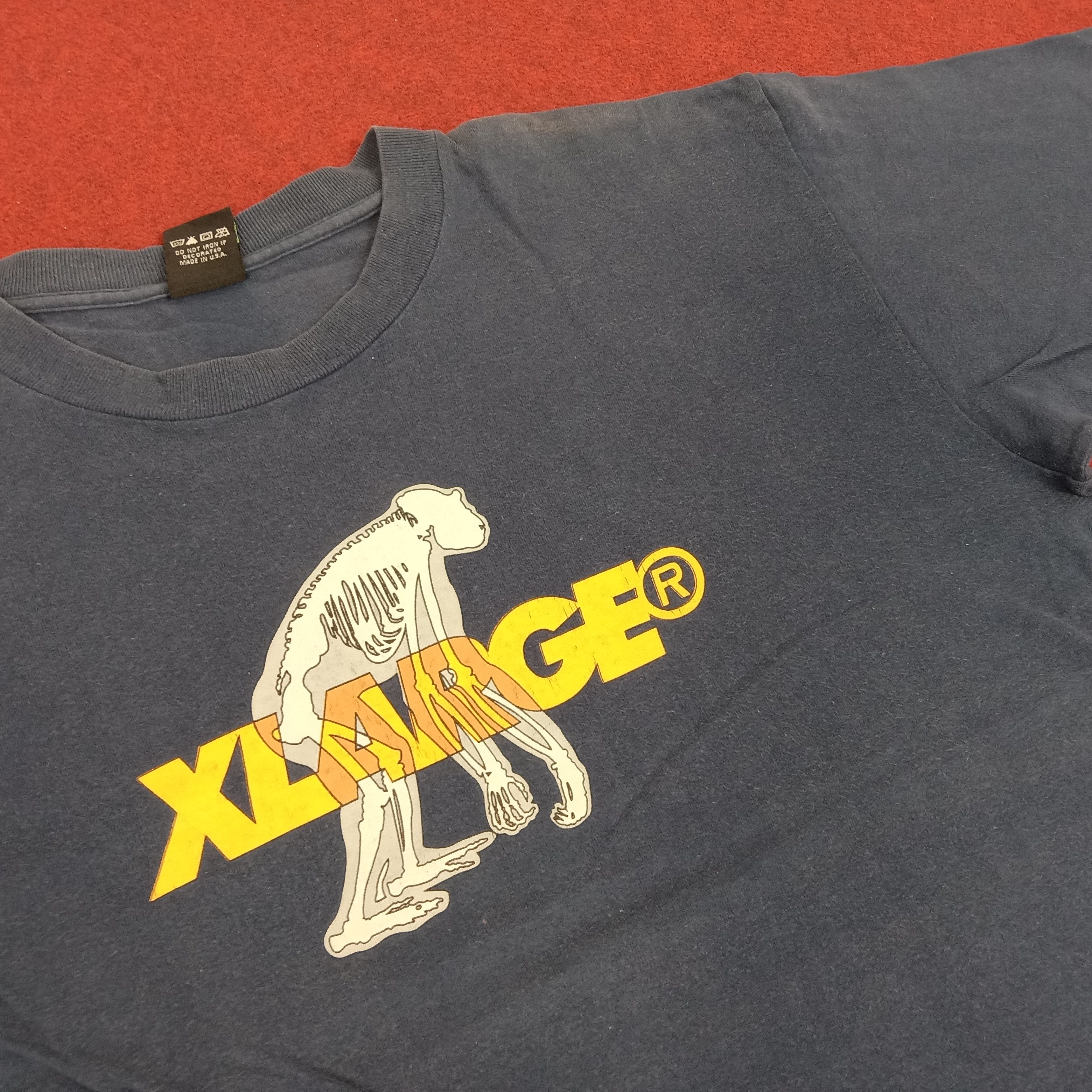 Vintage XLarge Streetwear Style Center Logo Design Tshirt Size US L / EU 52-54 / 3 - 2 Thumbnail