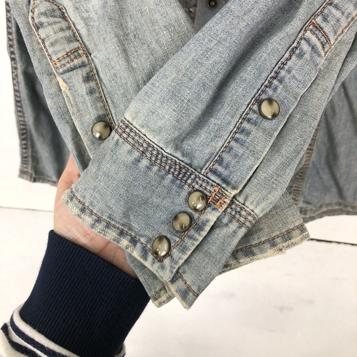 Japanese Brand VINTAGE CHAMBRAY DENIM JACKET GENUINE VINTAGE GOA JAPAN Size US M / EU 48-50 / 2 - 11 Thumbnail