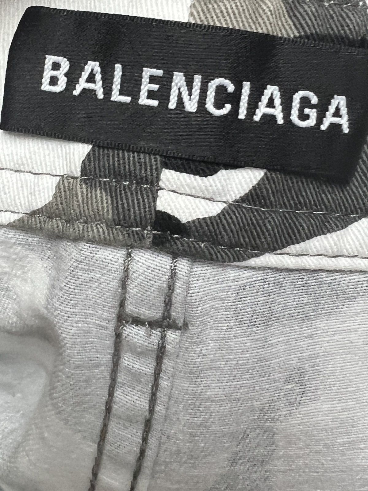 Balenciaga BALENCIAGA Army Camouflage Pants - Designer Cargo Pants Size US 31 - 13 Thumbnail