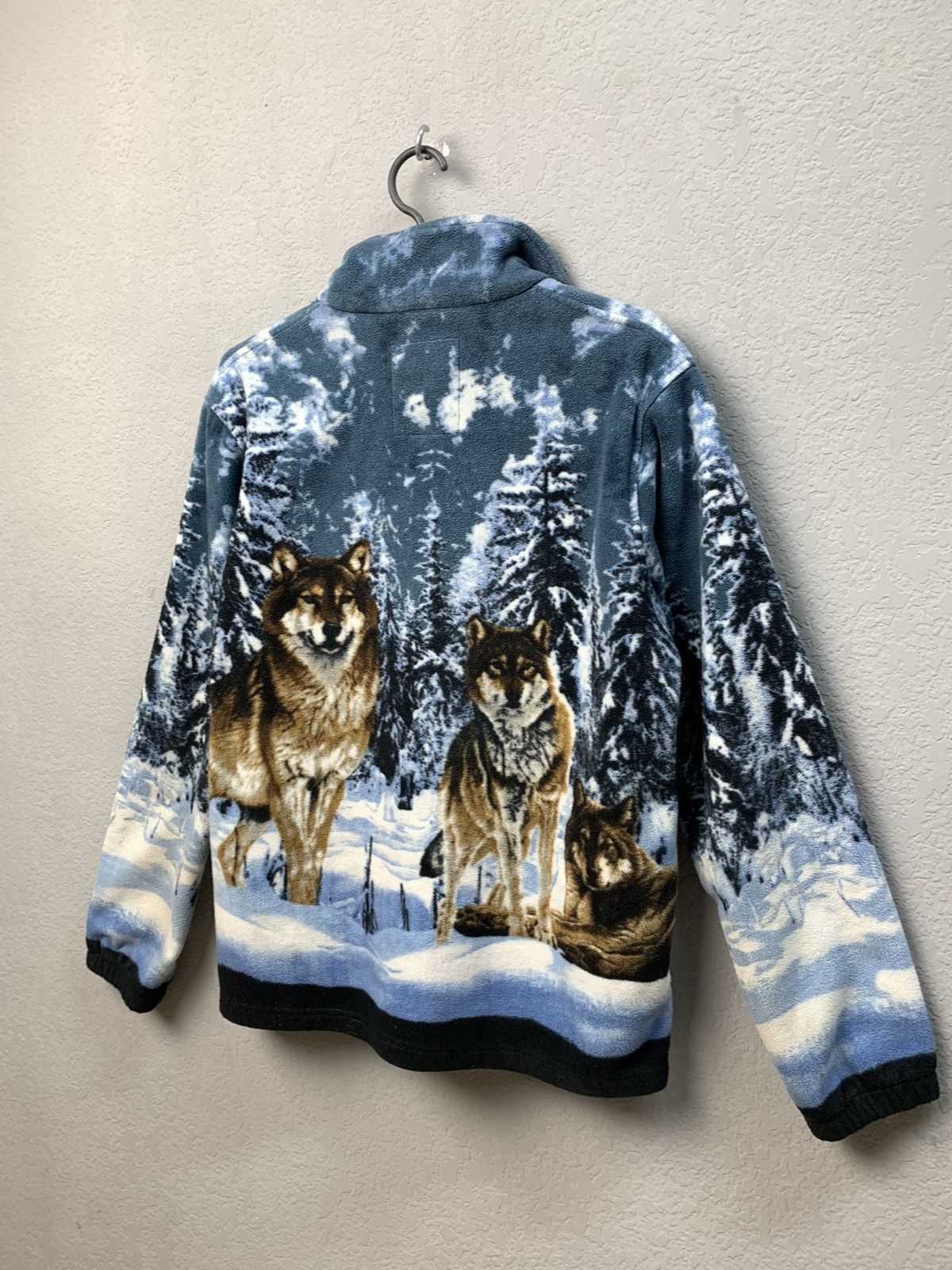 Vintage streetwear wolves zip store up