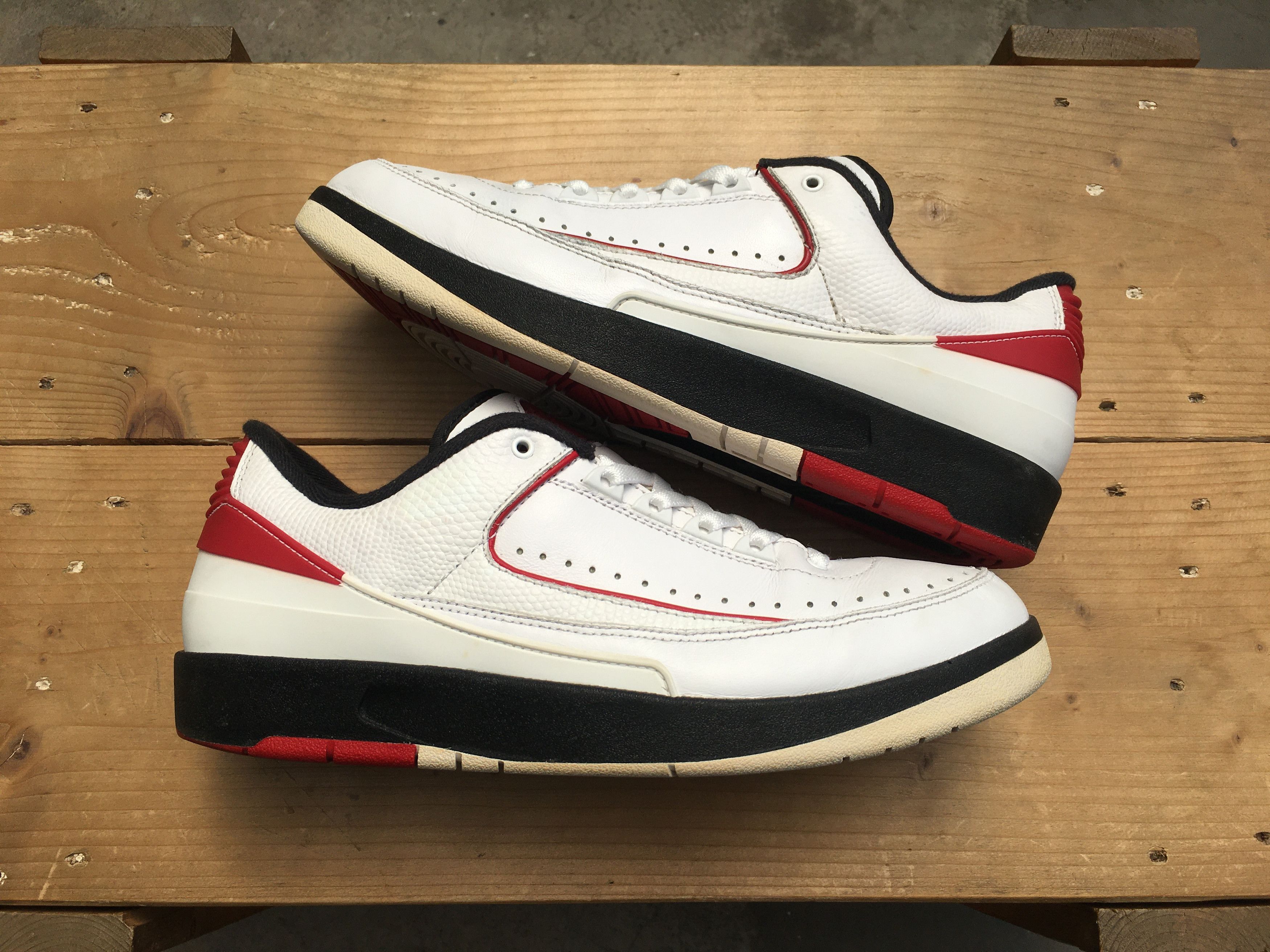 Jordan Brand × Nike 🔥 Nike Air Jordan 2 Retro Low Chicago 2016 Size US 10 / EU 43 - 21 Thumbnail