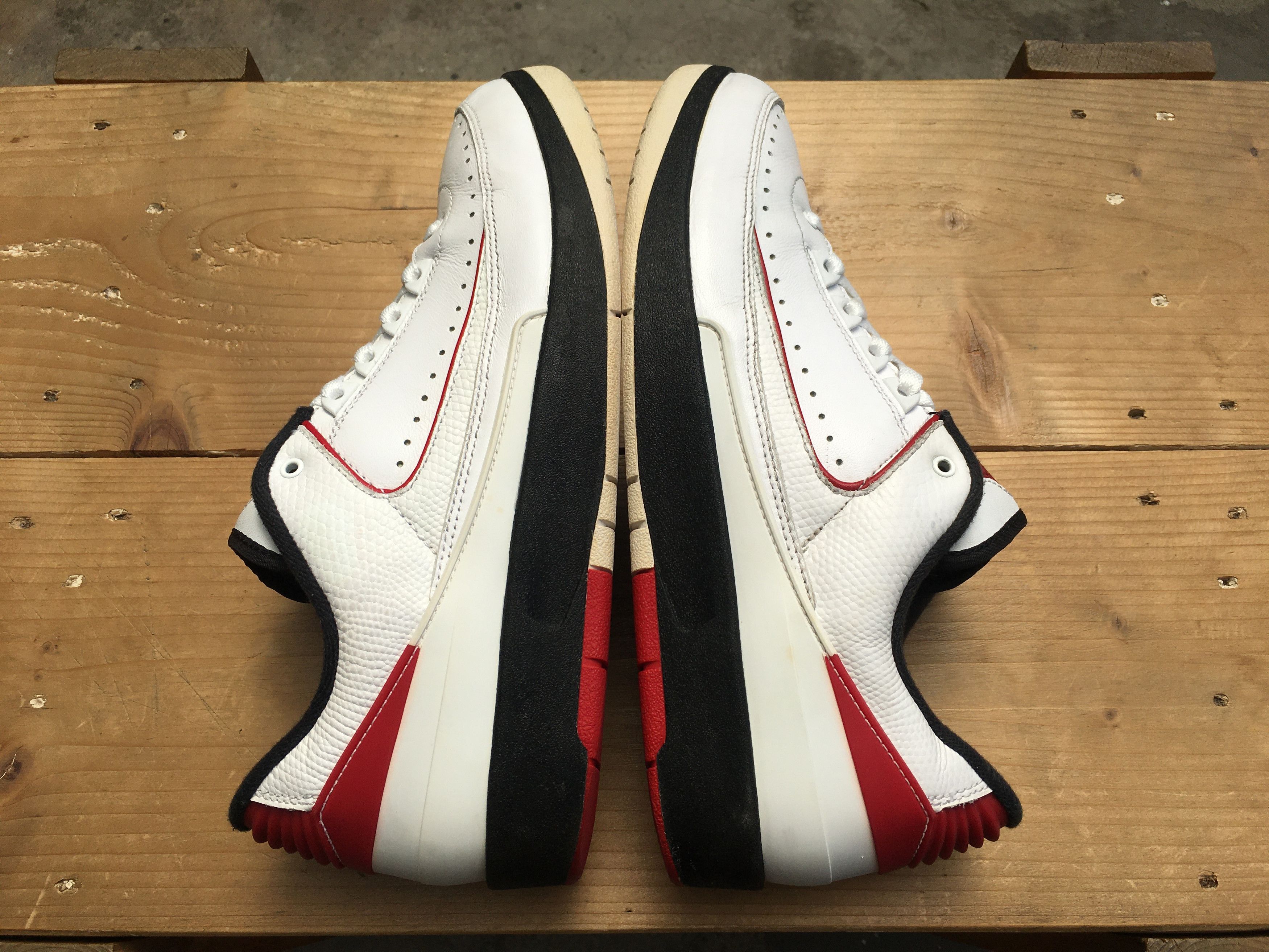 Jordan Brand × Nike 🔥 Nike Air Jordan 2 Retro Low Chicago 2016 Size US 10 / EU 43 - 24 Thumbnail