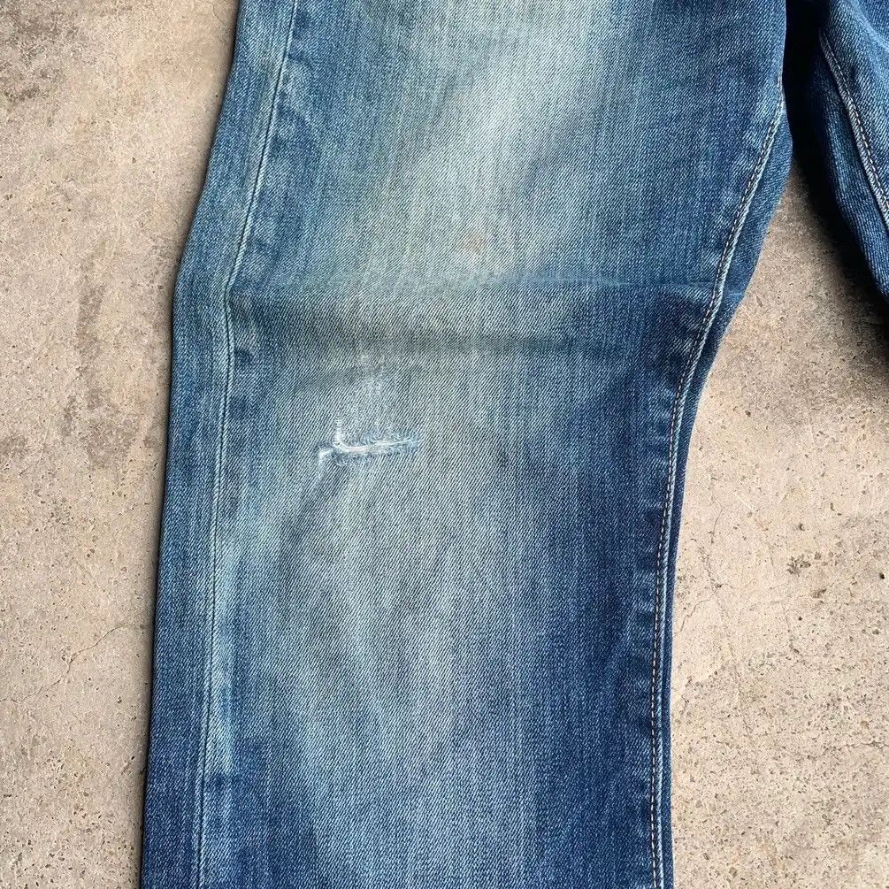 Levi's LEVI’S DISTRESSED DENIM LEVIS 513 TROUSERS BLUE WASH JEANS Size US 29 - 4 Thumbnail