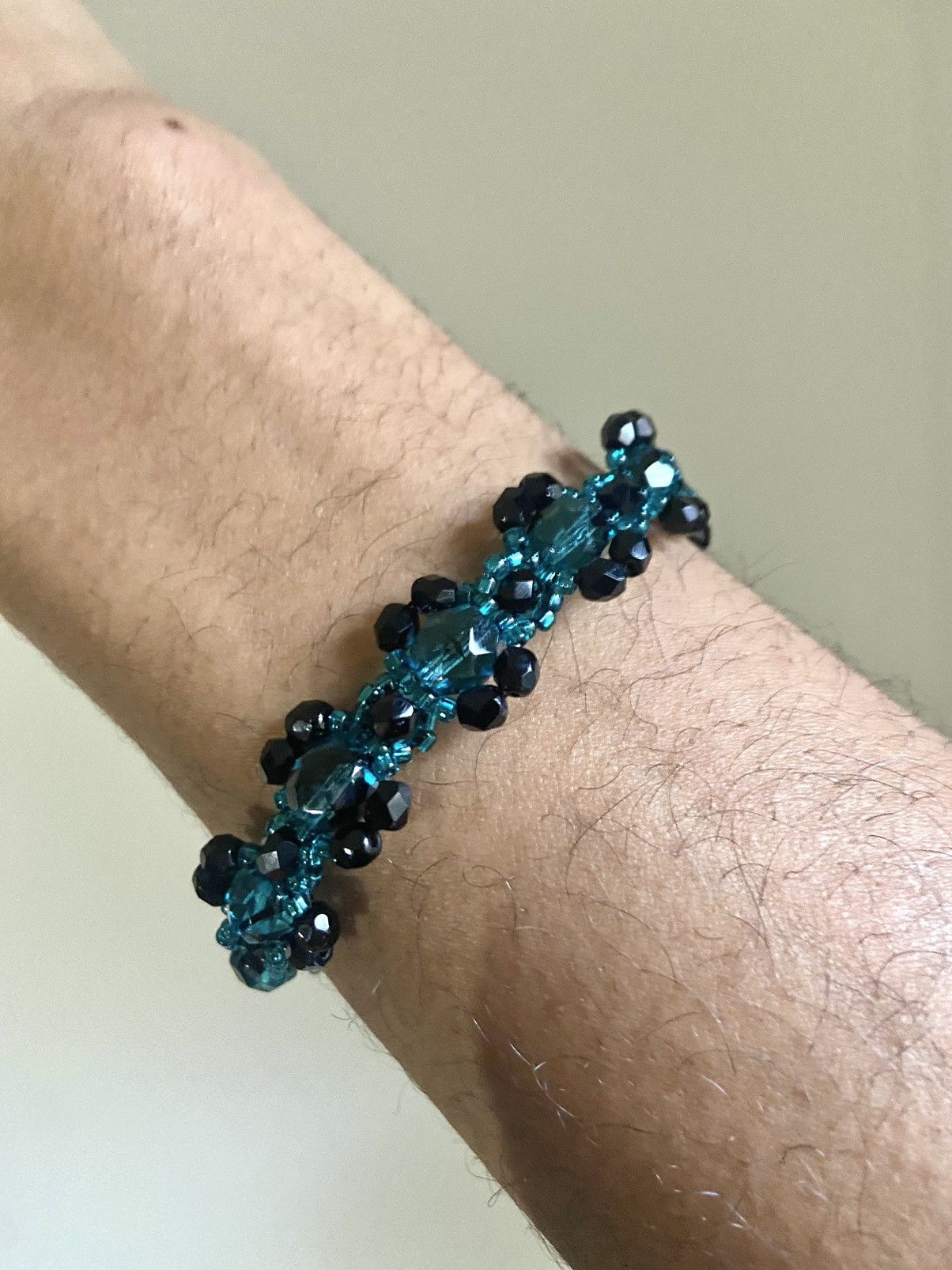Vintage BLACK AND GREEN BEADED BRACELET Size ONE SIZE - 1 Thumbnail