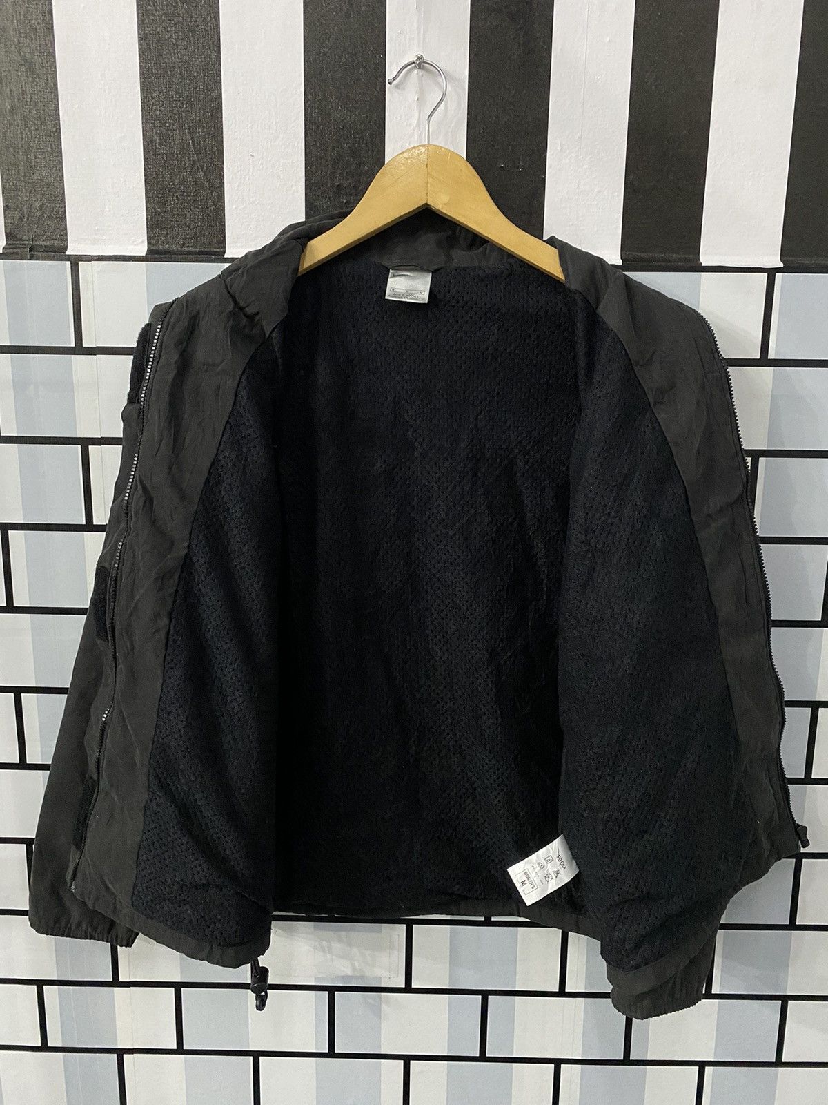 Nike Nike Swoosh Small Logo Zipper Light Jacket Size US S / EU 44-46 / 1 - 5 Thumbnail
