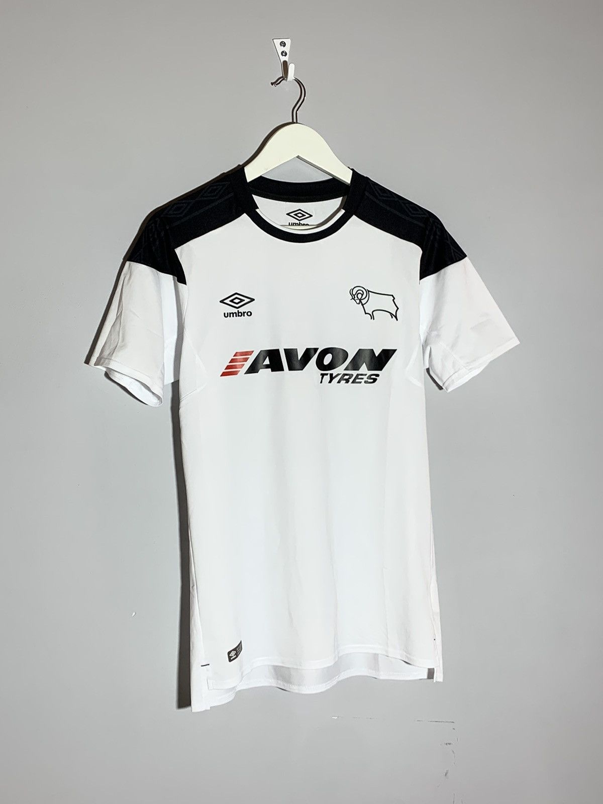 Umbro Derby County Puma 2017/18 Y2k Streetwear Football Shirt Size US S / EU 44-46 / 1 - 2 Thumbnail